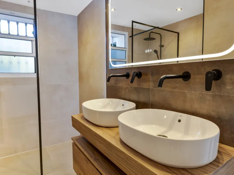 This beautifully renovated and fully furnished three-bedroom apartment is located in the highly sought-after residential area of Las Brisas, one of Marbella's most desirable and peaceful neighborhoods.