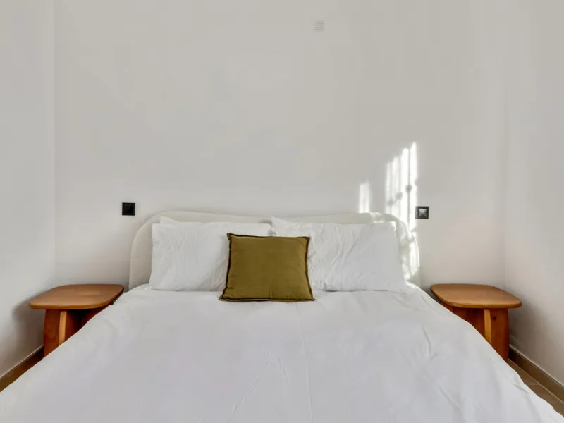 This beautifully renovated and fully furnished three-bedroom apartment is located in the highly sought-after residential area of Las Brisas, one of Marbella's most desirable and peaceful neighborhoods.
