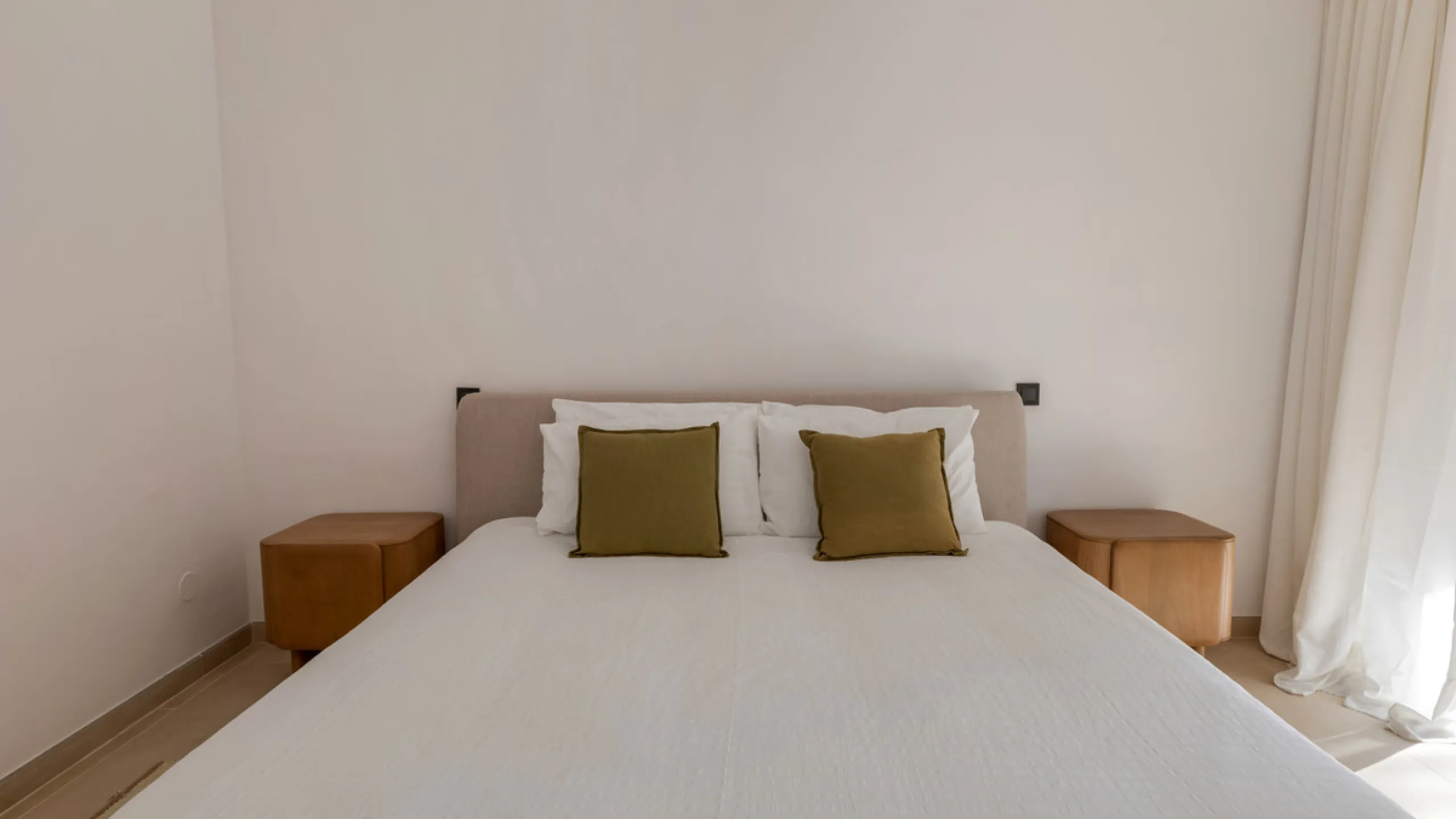 This beautifully renovated and fully furnished three-bedroom apartment is located in the highly sought-after residential area of Las Brisas, one of Marbella's most desirable and peaceful neighborhoods.