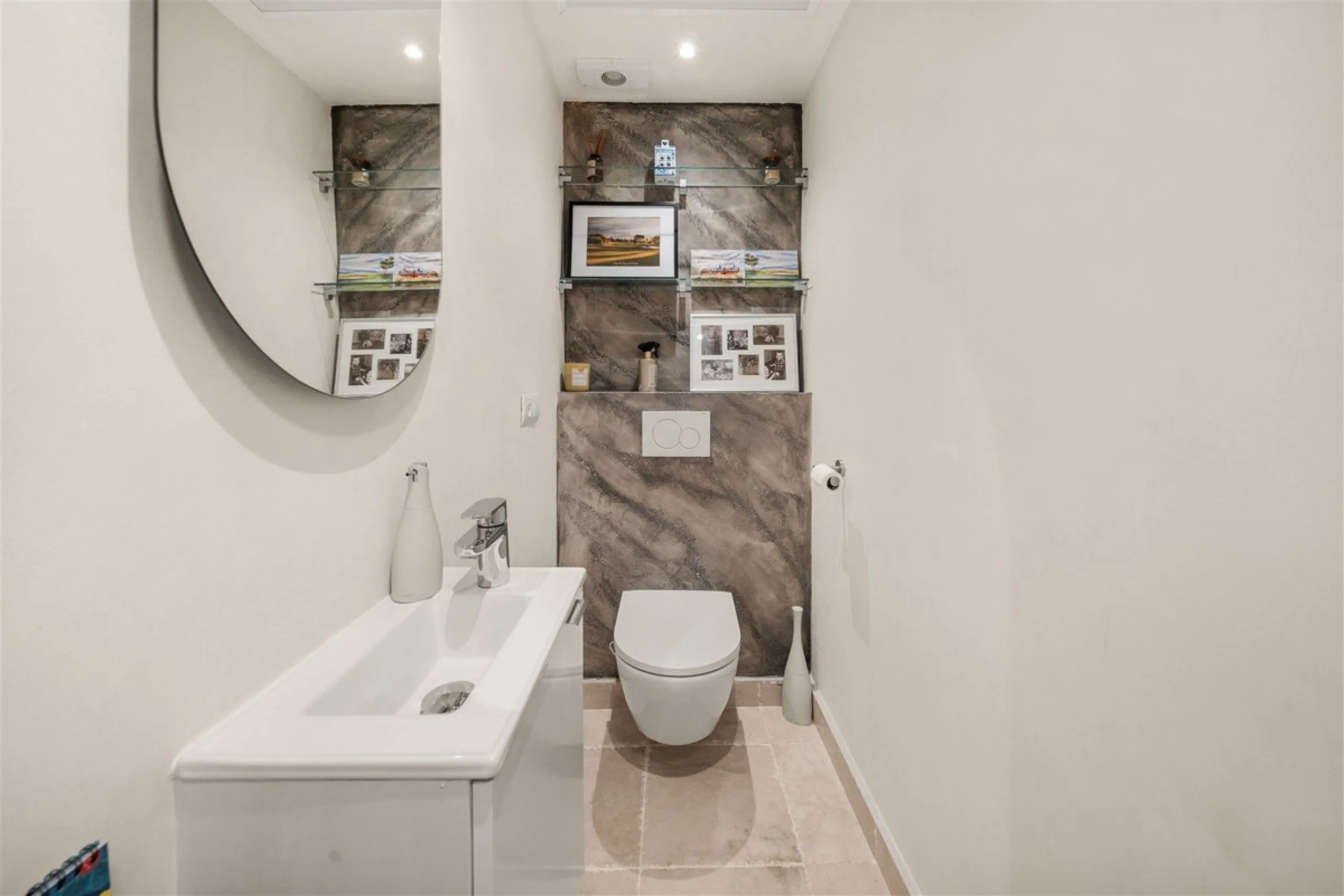 Exceptional panoramic duplex penthouse is located in the prestigious Los Flamingos Golf Resort and offers four bedrooms and two and a half bathrooms, beautifully presented in a refined modern rustic style.