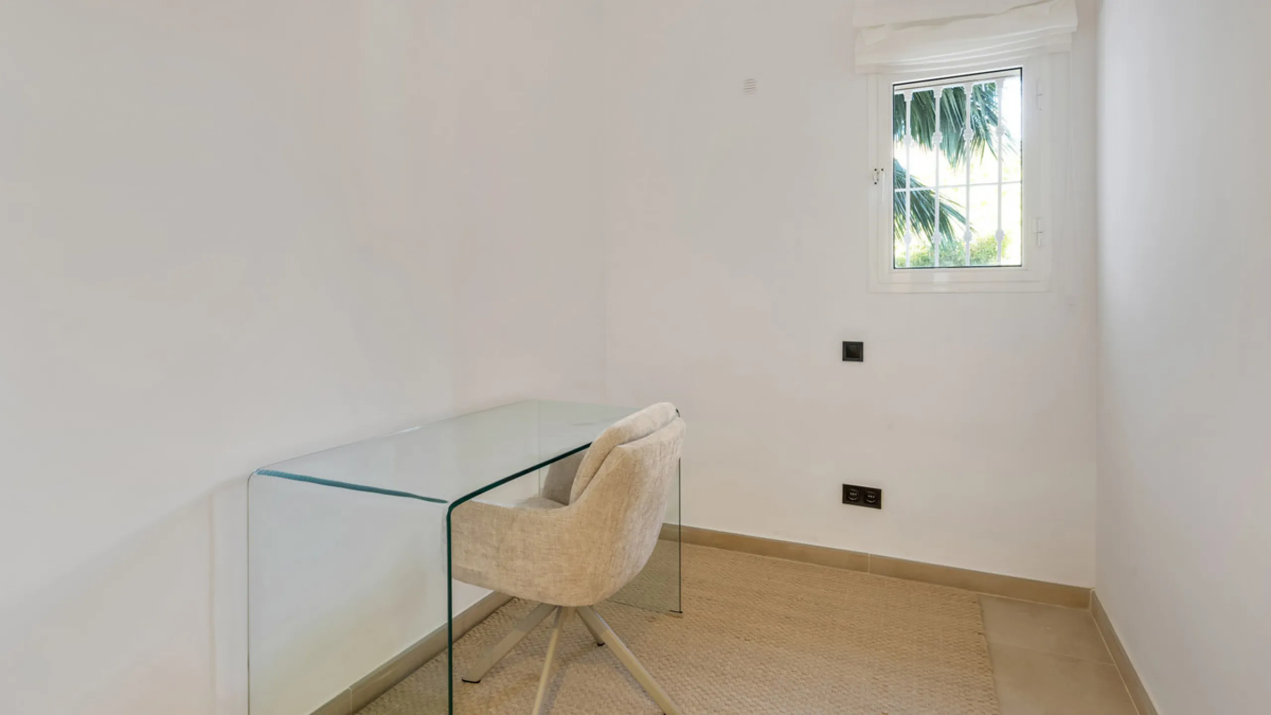 This beautifully renovated and fully furnished three-bedroom apartment is located in the highly sought-after residential area of Las Brisas, one of Marbella's most desirable and peaceful neighborhoods.