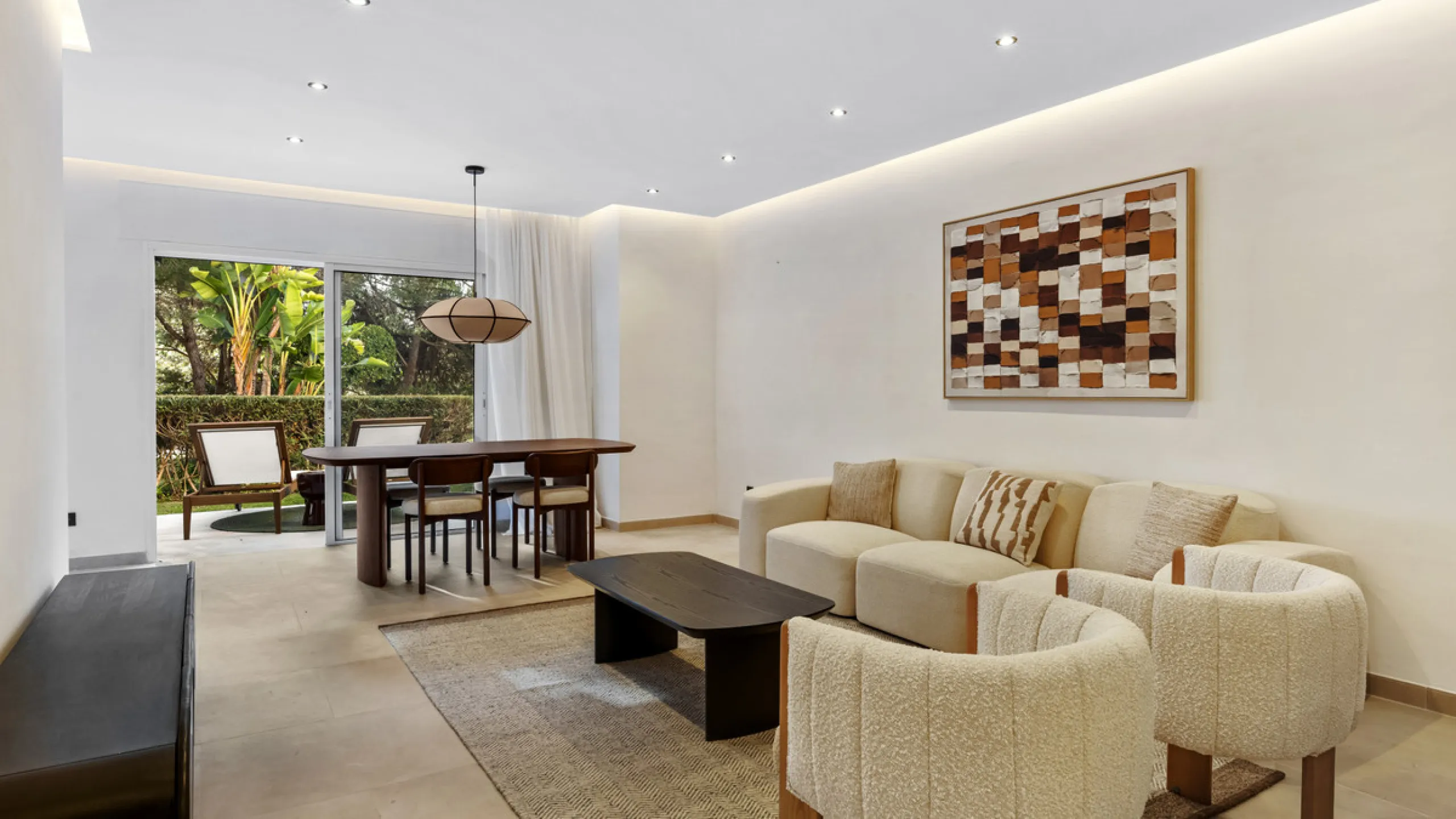This beautifully renovated and fully furnished three-bedroom apartment is located in the highly sought-after residential area of Las Brisas, one of Marbella's most desirable and peaceful neighborhoods.