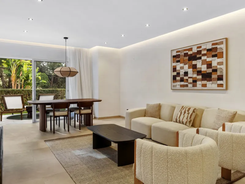 This beautifully renovated and fully furnished three-bedroom apartment is located in the highly sought-after residential area of Las Brisas, one of Marbella's most desirable and peaceful neighborhoods.