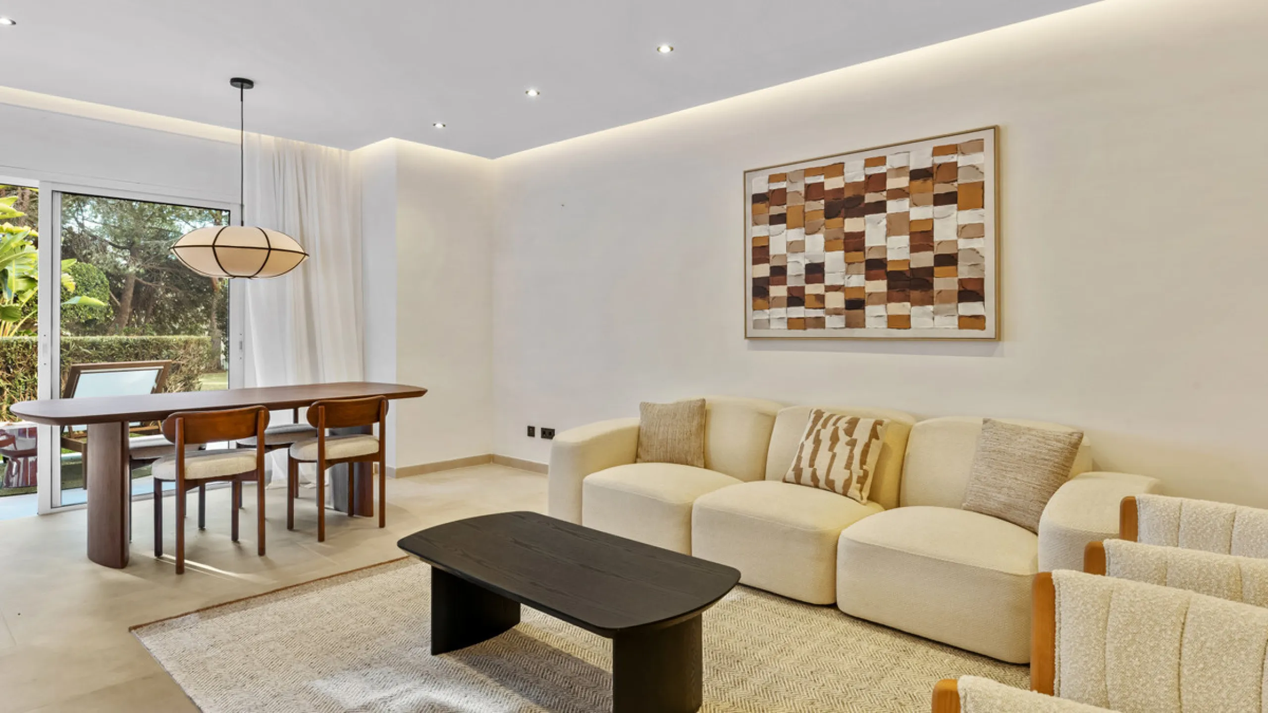 This beautifully renovated and fully furnished three-bedroom apartment is located in the highly sought-after residential area of Las Brisas, one of Marbella's most desirable and peaceful neighborhoods.