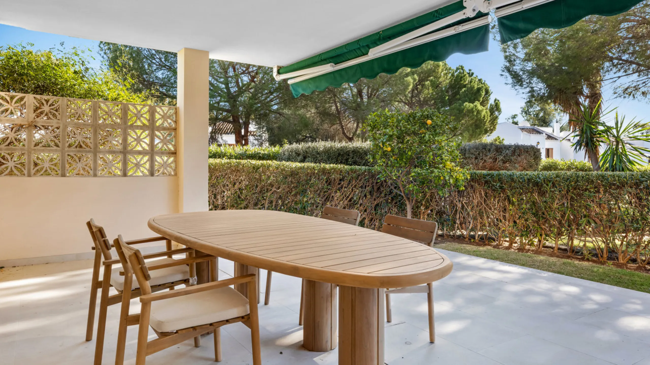 This beautifully renovated and fully furnished three-bedroom apartment is located in the highly sought-after residential area of Las Brisas, one of Marbella's most desirable and peaceful neighborhoods.
