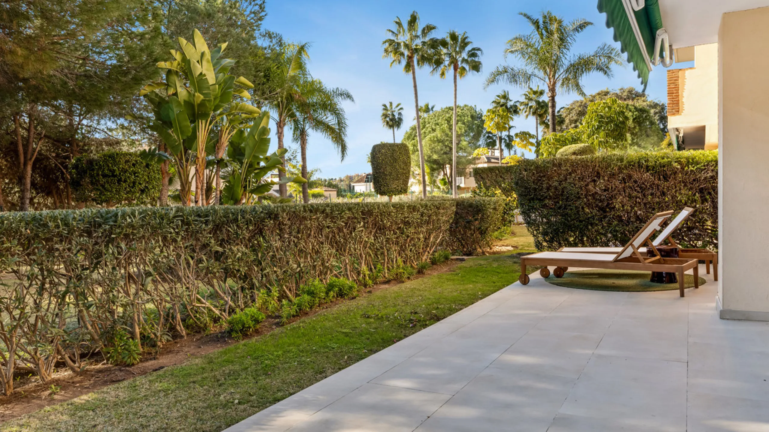 This beautifully renovated and fully furnished three-bedroom apartment is located in the highly sought-after residential area of Las Brisas, one of Marbella's most desirable and peaceful neighborhoods.