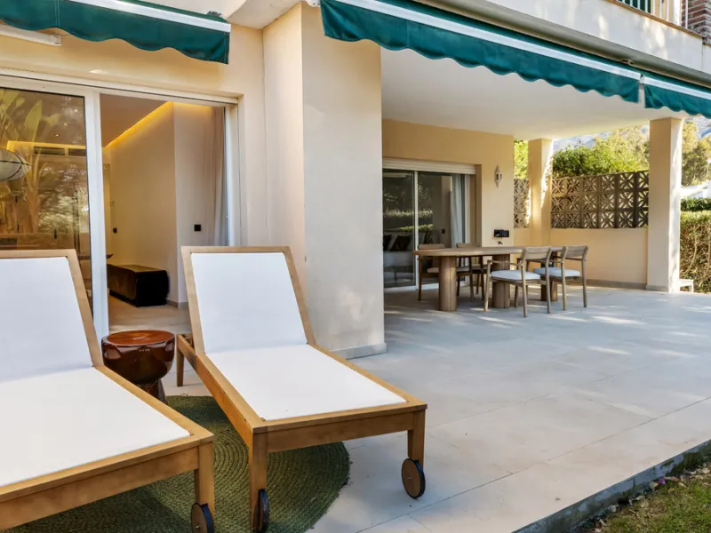 This beautifully renovated and fully furnished three-bedroom apartment is located in the highly sought-after residential area of Las Brisas, one of Marbella's most desirable and peaceful neighborhoods.