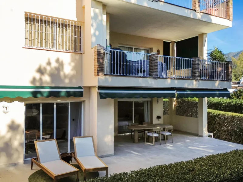 This beautifully renovated and fully furnished three-bedroom apartment is located in the highly sought-after residential area of Las Brisas, one of Marbella's most desirable and peaceful neighborhoods.