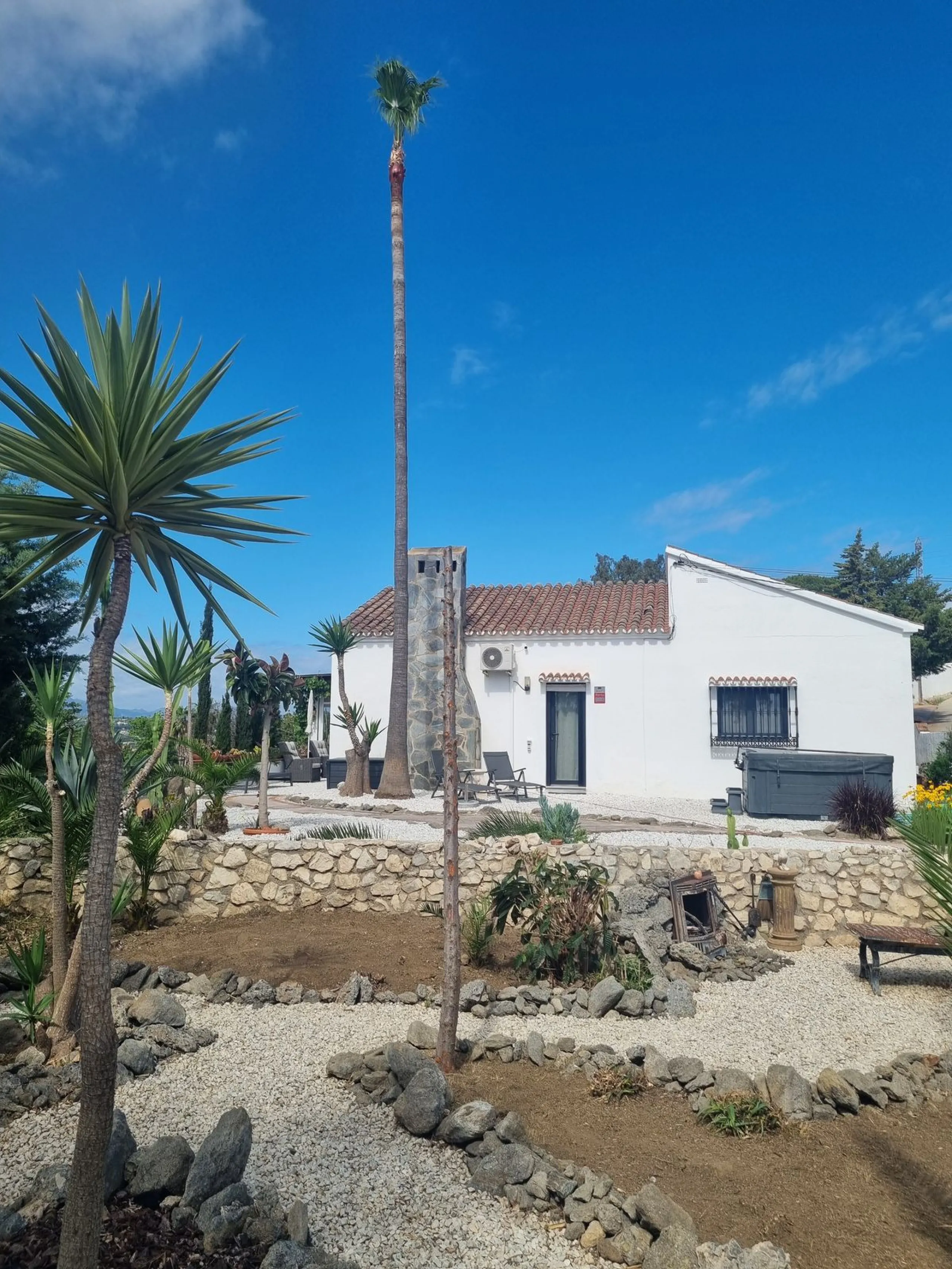 House - Detached Villa в продаже в Alhaurín de la Torre, Málaga. В доме 4 спален и 4 ванных комнат. Площадь дома 235 м². Площадь участка 2676 м²