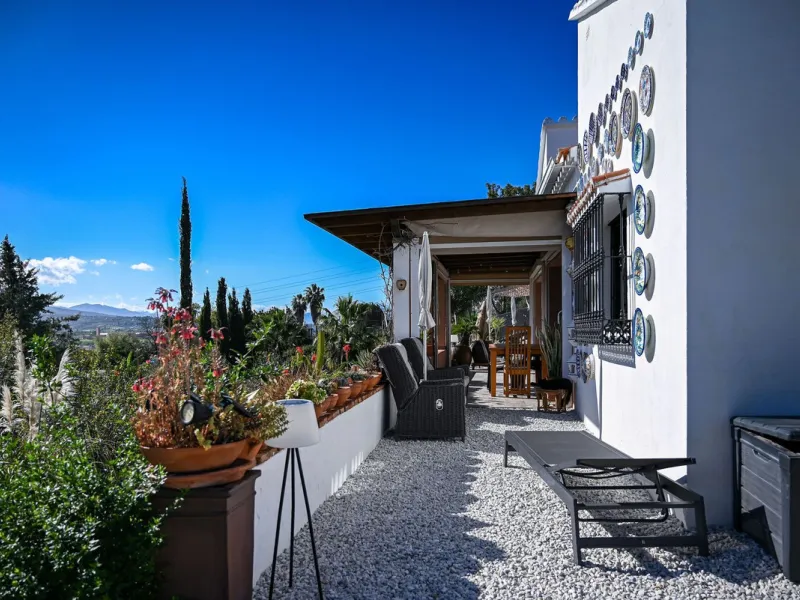 House - Detached Villa в продаже в Alhaurín de la Torre, Málaga. В доме 4 спален и 4 ванных комнат. Площадь дома 235 м². Площадь участка 2676 м²