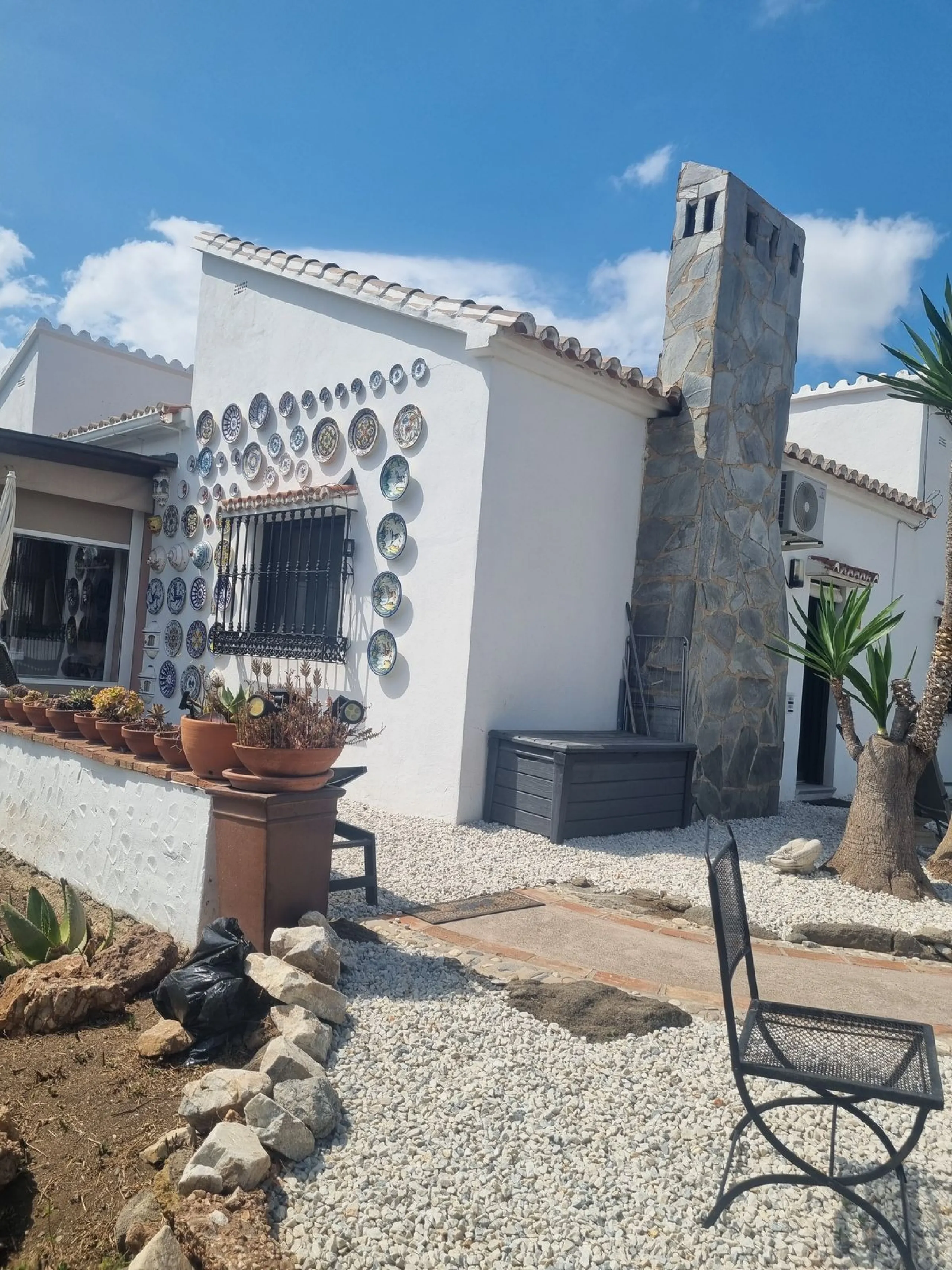 House - Detached Villa в продаже в Alhaurín de la Torre, Málaga. В доме 4 спален и 4 ванных комнат. Площадь дома 235 м². Площадь участка 2676 м²