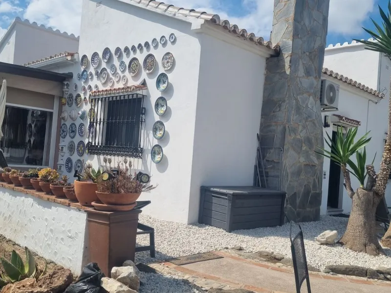 House - Detached Villa в продаже в Alhaurín de la Torre, Málaga. В доме 4 спален и 4 ванных комнат. Площадь дома 235 м². Площадь участка 2676 м²