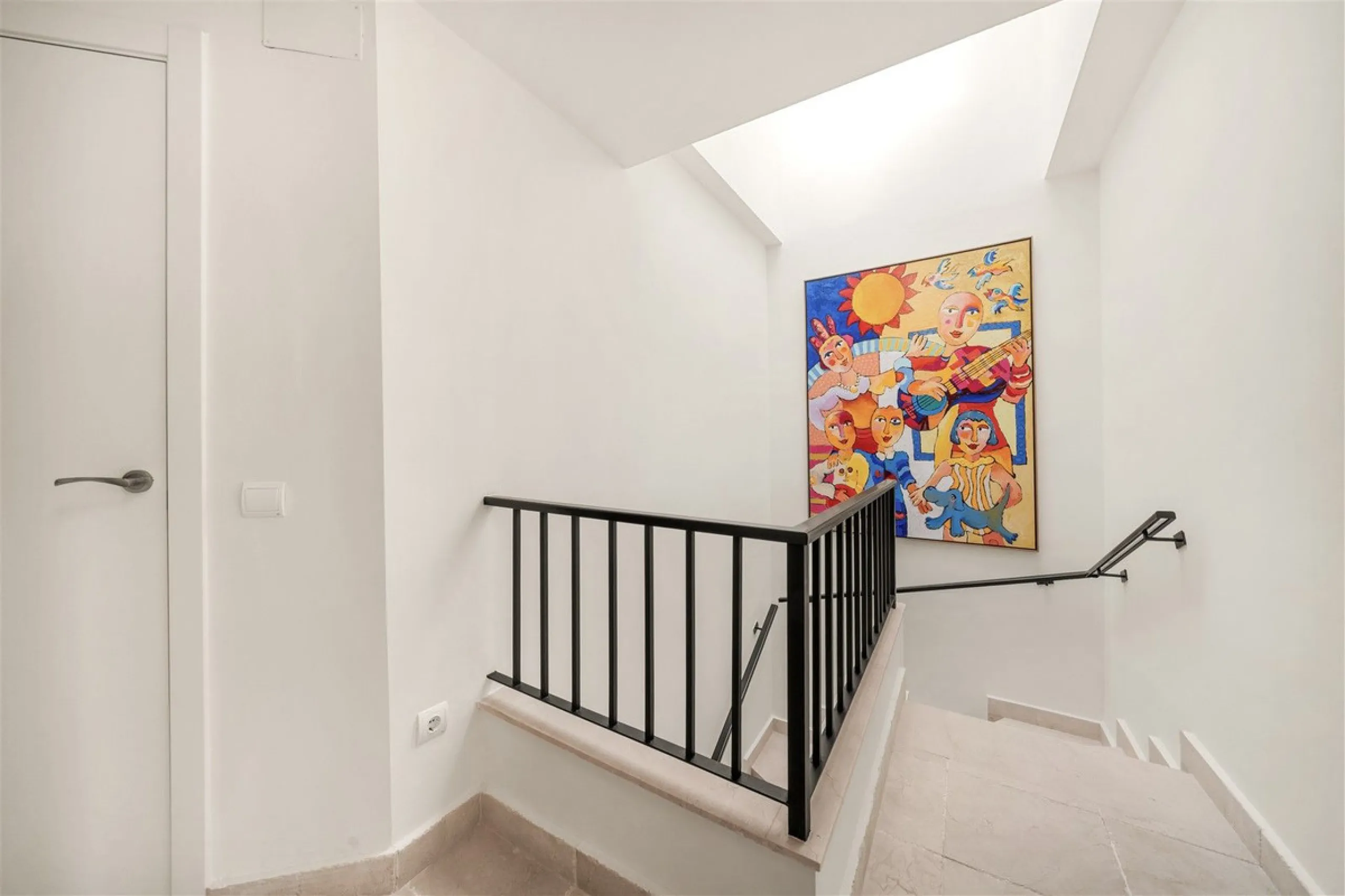 Exceptional panoramic duplex penthouse is located in the prestigious Los Flamingos Golf Resort and offers four bedrooms and two and a half bathrooms, beautifully presented in a refined modern rustic style.