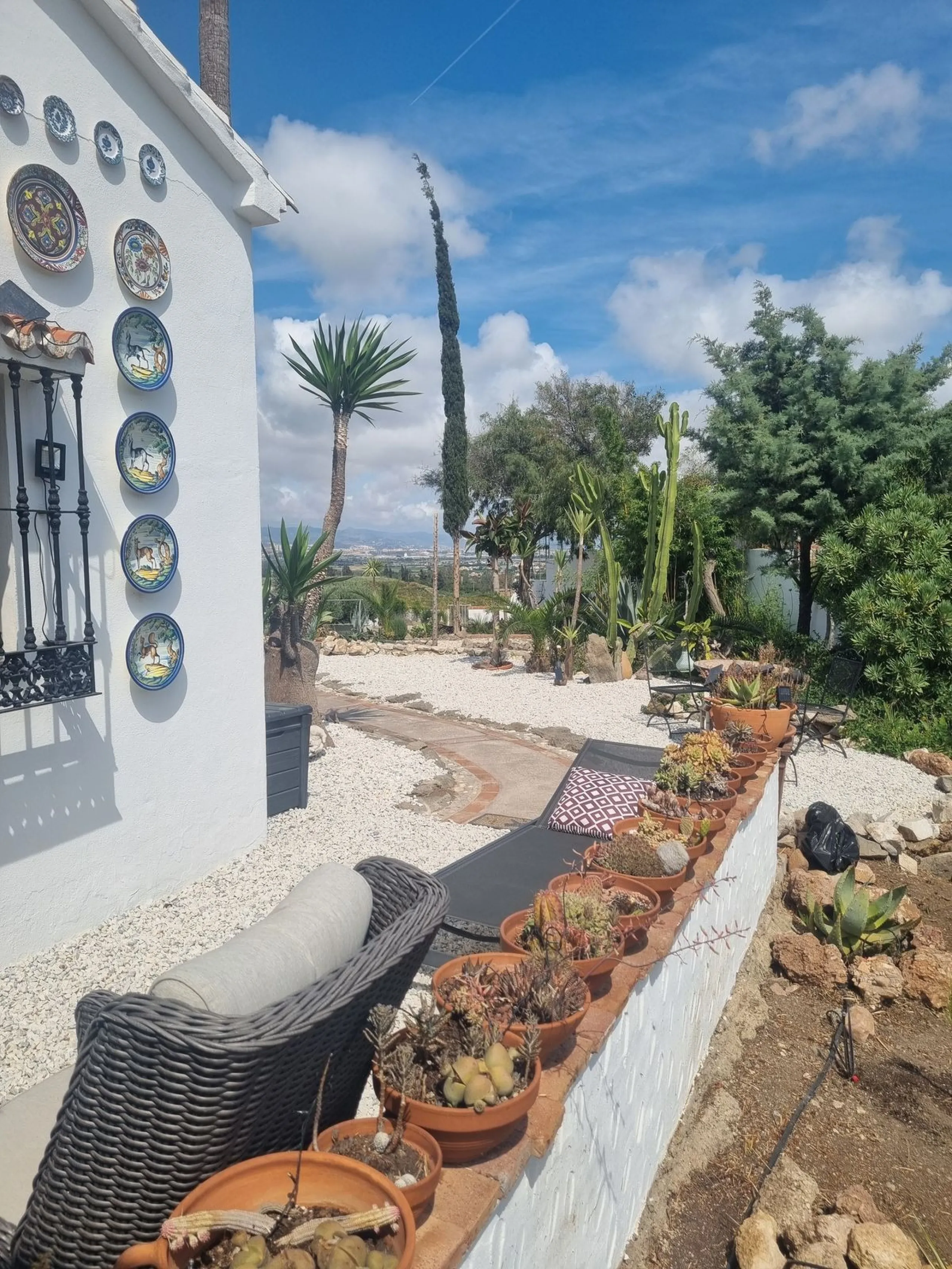 House - Detached Villa в продаже в Alhaurín de la Torre, Málaga. В доме 4 спален и 4 ванных комнат. Площадь дома 235 м². Площадь участка 2676 м²