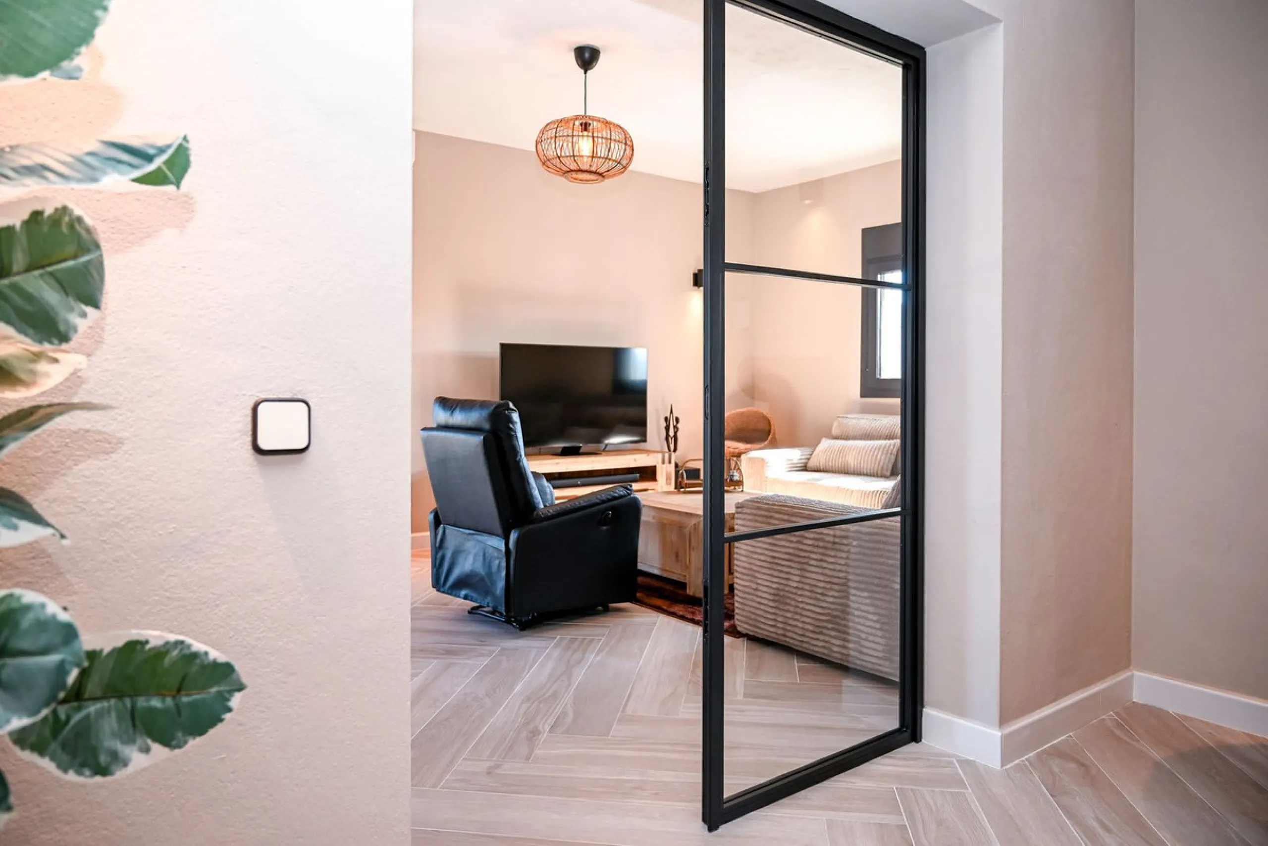 House - Detached Villa в продаже в Alhaurín de la Torre, Málaga. В доме 4 спален и 4 ванных комнат. Площадь дома 235 м². Площадь участка 2676 м²