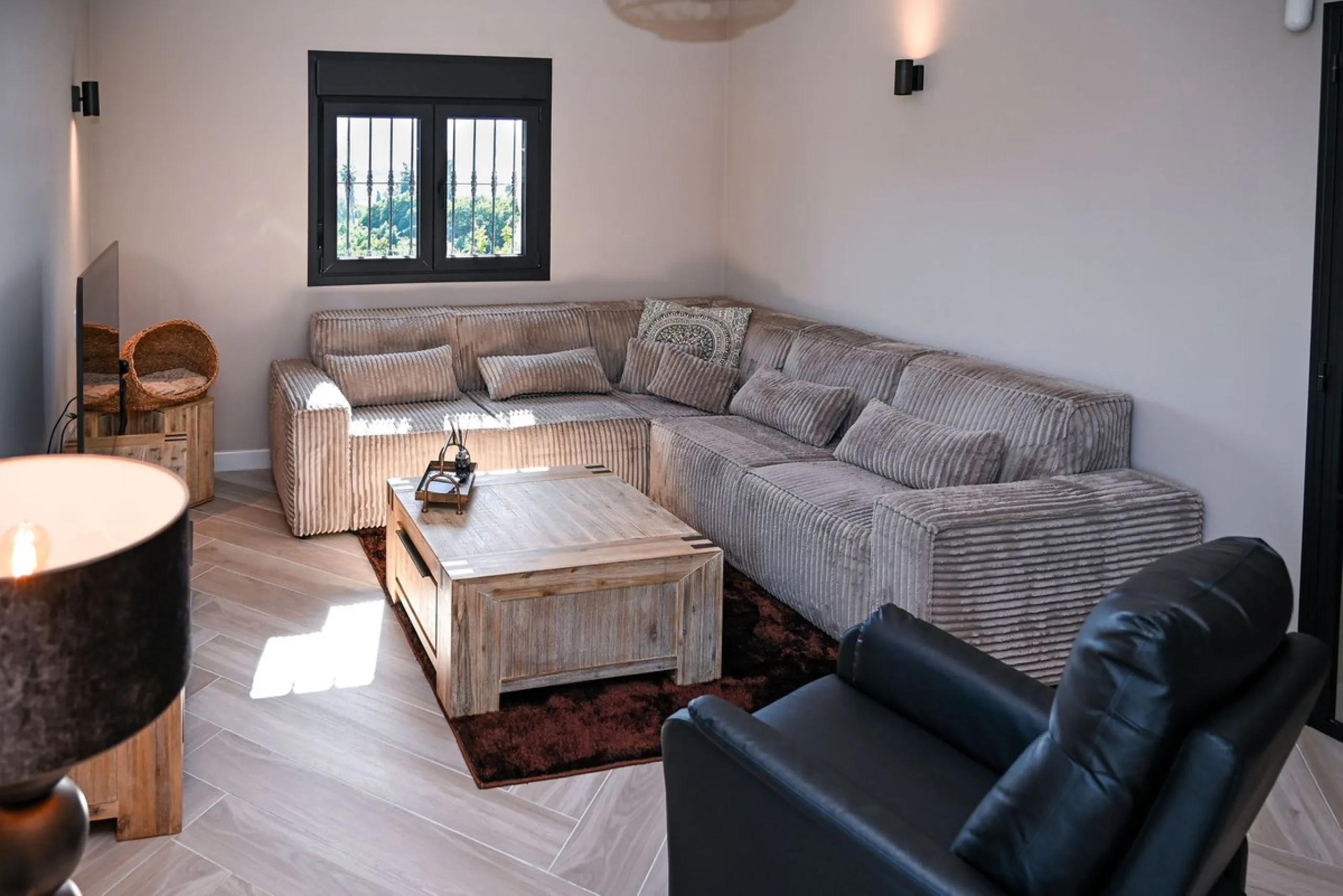 House - Detached Villa в продаже в Alhaurín de la Torre, Málaga. В доме 4 спален и 4 ванных комнат. Площадь дома 235 м². Площадь участка 2676 м²