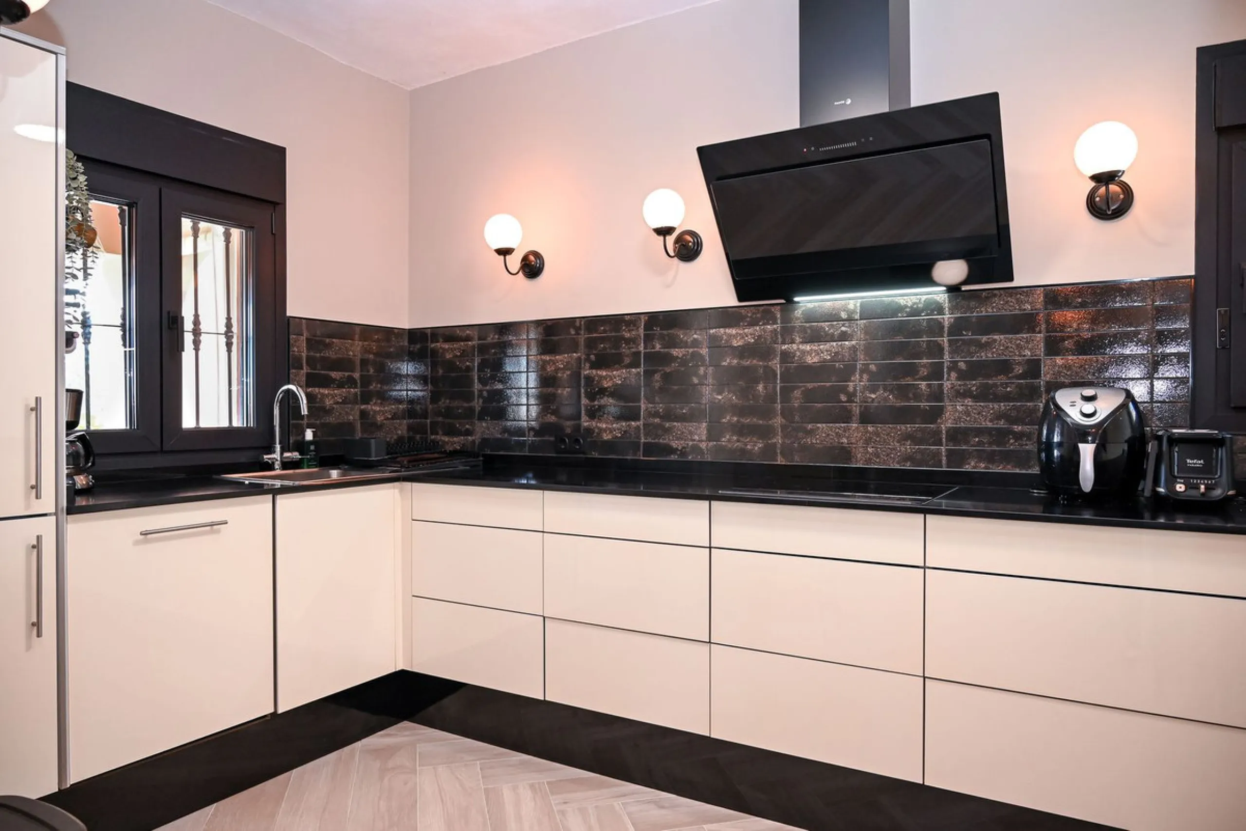 House - Detached Villa в продаже в Alhaurín de la Torre, Málaga. В доме 4 спален и 4 ванных комнат. Площадь дома 235 м². Площадь участка 2676 м²