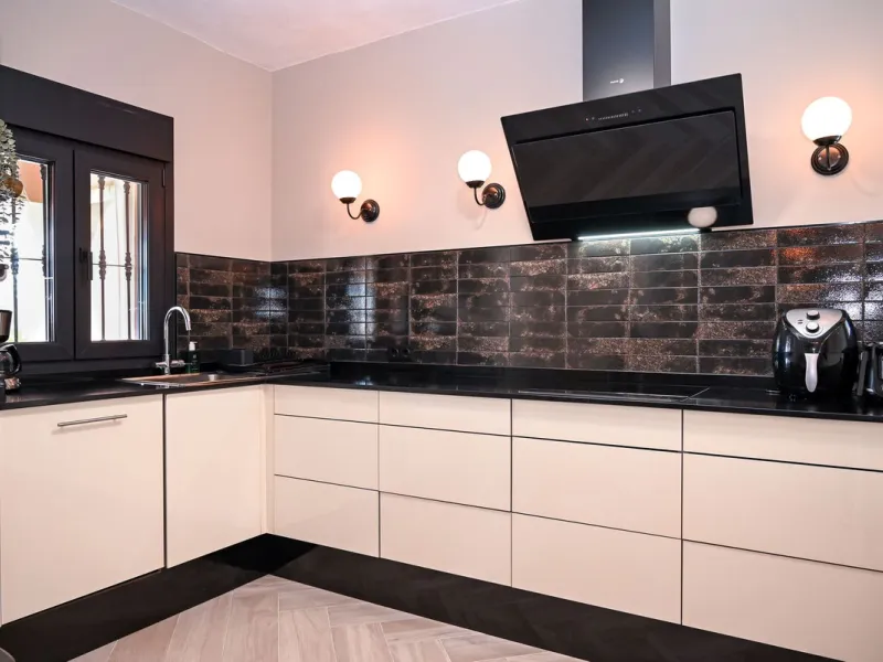 House - Detached Villa в продаже в Alhaurín de la Torre, Málaga. В доме 4 спален и 4 ванных комнат. Площадь дома 235 м². Площадь участка 2676 м²