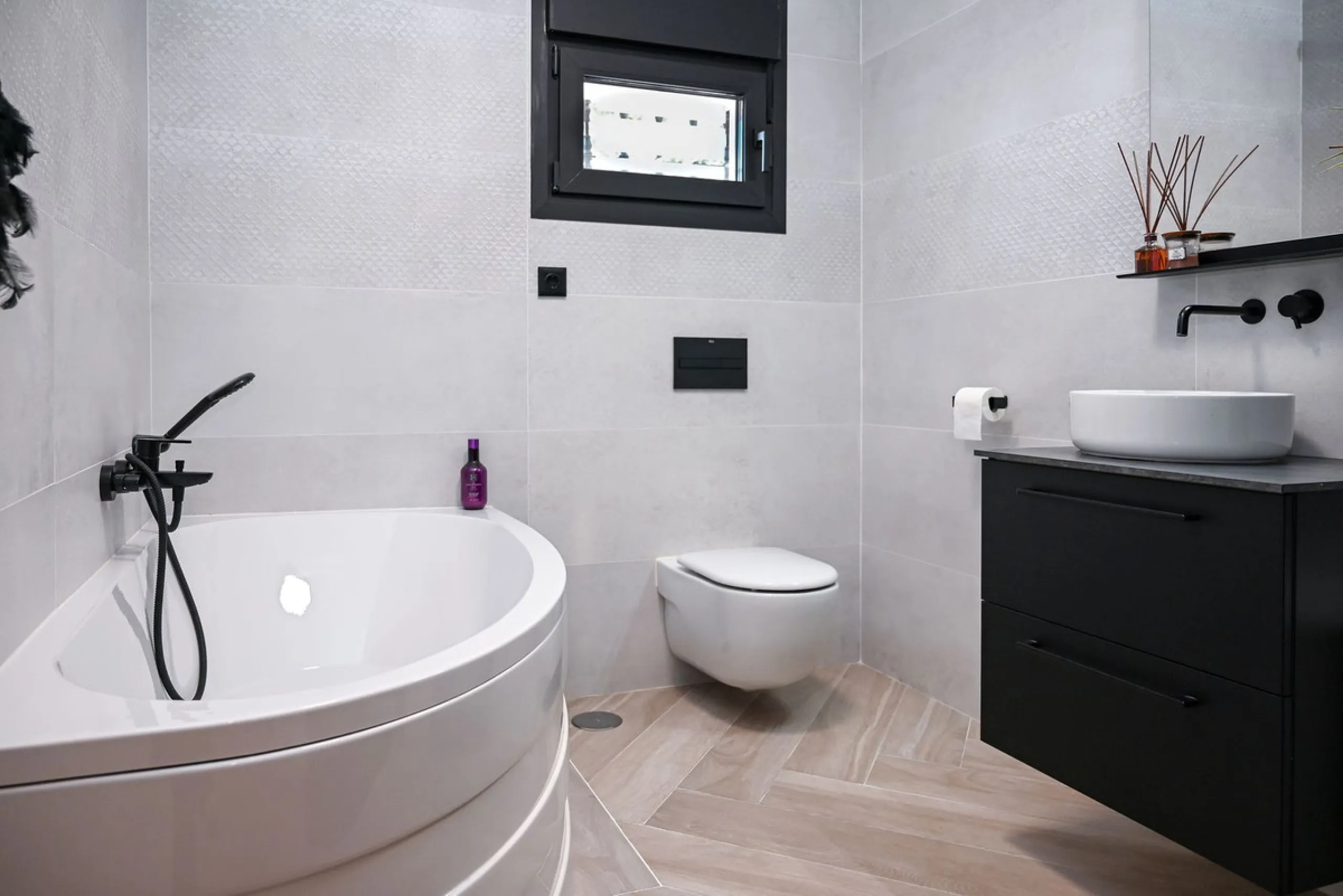 House - Detached Villa в продаже в Alhaurín de la Torre, Málaga. В доме 4 спален и 4 ванных комнат. Площадь дома 235 м². Площадь участка 2676 м²