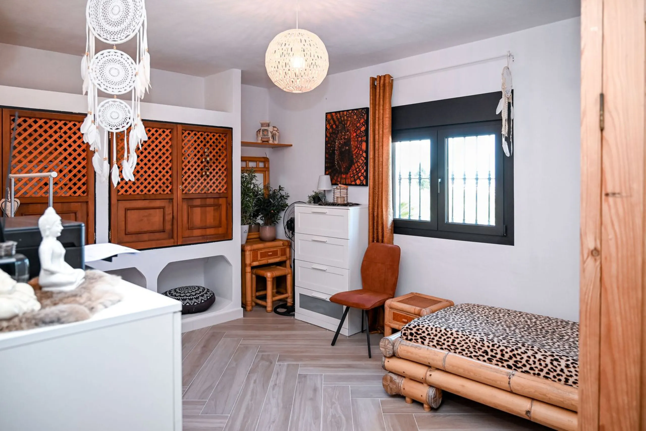 House - Detached Villa в продаже в Alhaurín de la Torre, Málaga. В доме 4 спален и 4 ванных комнат. Площадь дома 235 м². Площадь участка 2676 м²