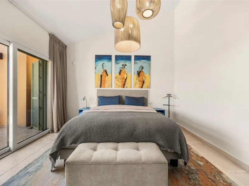 Exceptional panoramic duplex penthouse is located in the prestigious Los Flamingos Golf Resort and offers four bedrooms and two and a half bathrooms, beautifully presented in a refined modern rustic style.