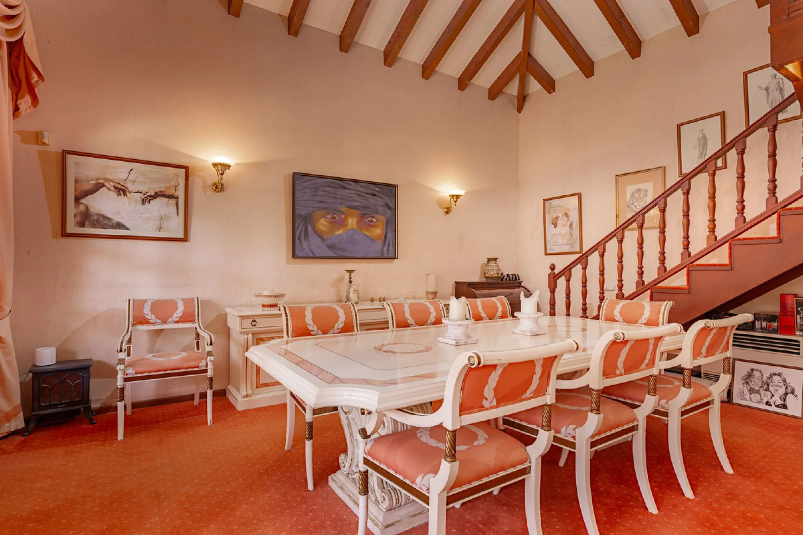 An outstanding opportunity presents itself in the heart of the Costa del Sol: the Roman Oasis, a distinctive finca set just 3 kilometres from the sandy shores of San Luis de Sabinillas and Manilva. This exceptional estate combines authentic Andalusian atm