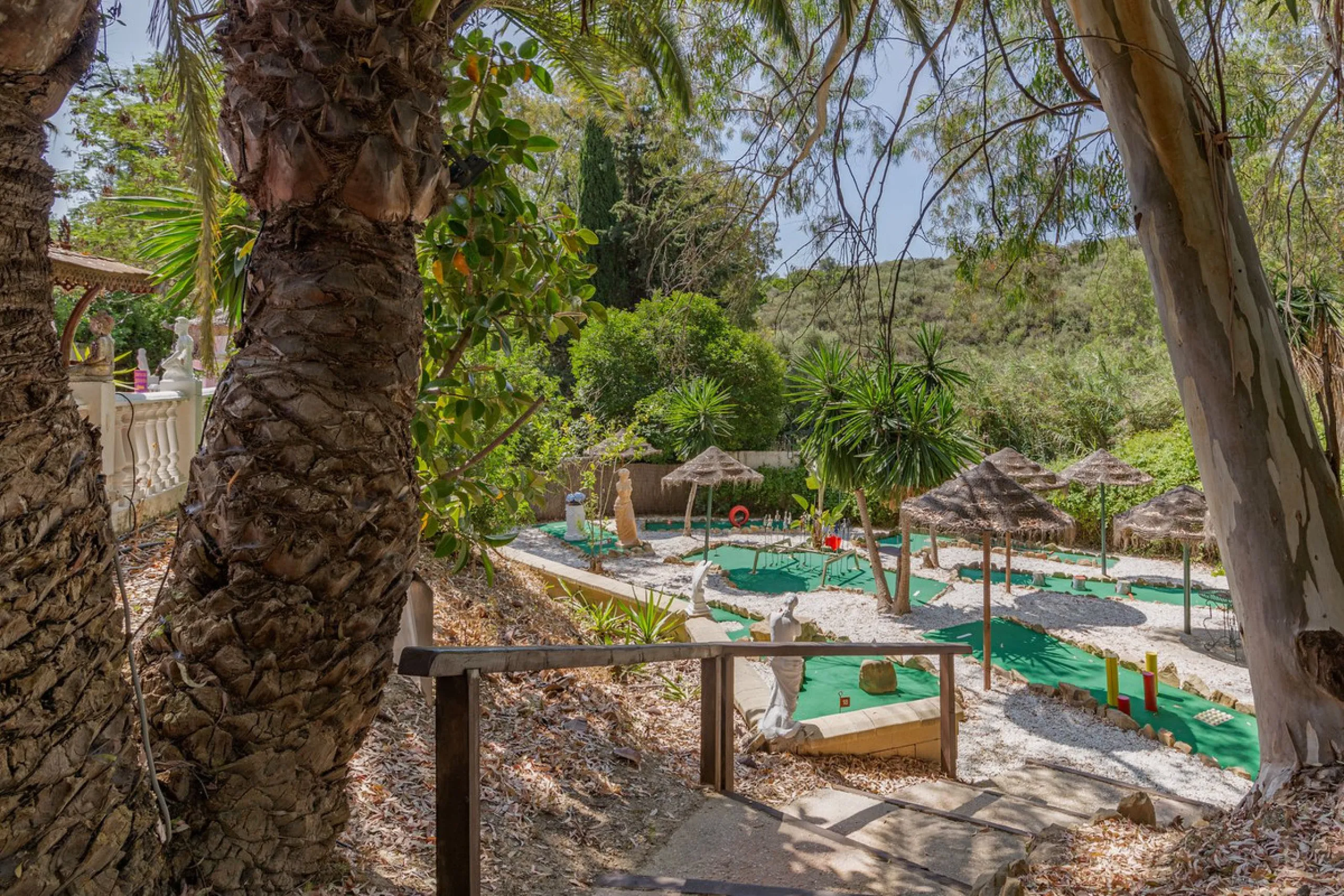 An outstanding opportunity presents itself in the heart of the Costa del Sol: the Roman Oasis, a distinctive finca set just 3 kilometres from the sandy shores of San Luis de Sabinillas and Manilva. This exceptional estate combines authentic Andalusian atm
