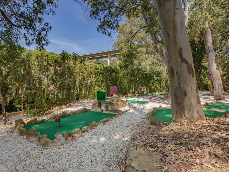 An outstanding opportunity presents itself in the heart of the Costa del Sol: the Roman Oasis, a distinctive finca set just 3 kilometres from the sandy shores of San Luis de Sabinillas and Manilva. This exceptional estate combines authentic Andalusian atm