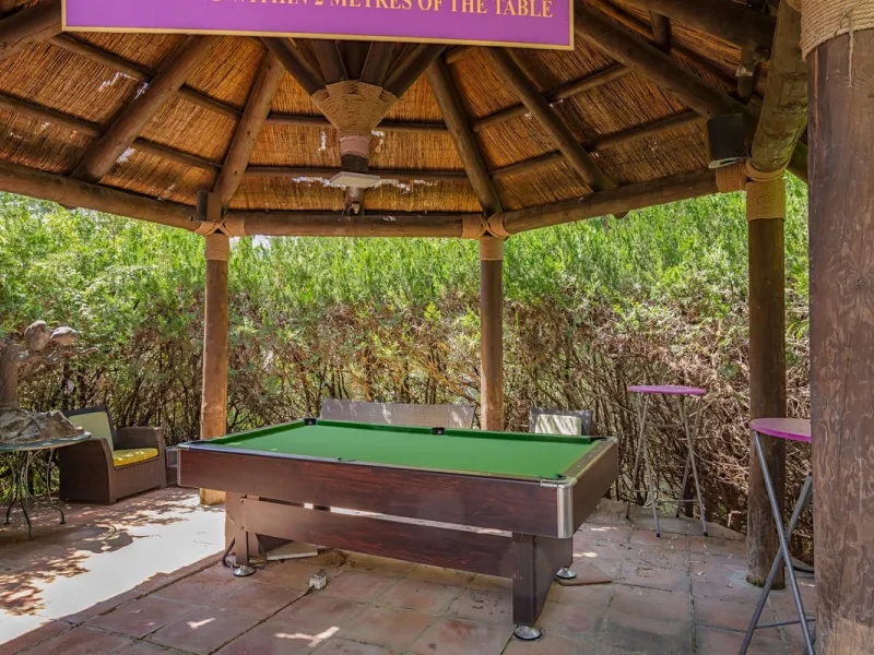 An outstanding opportunity presents itself in the heart of the Costa del Sol: the Roman Oasis, a distinctive finca set just 3 kilometres from the sandy shores of San Luis de Sabinillas and Manilva. This exceptional estate combines authentic Andalusian atm