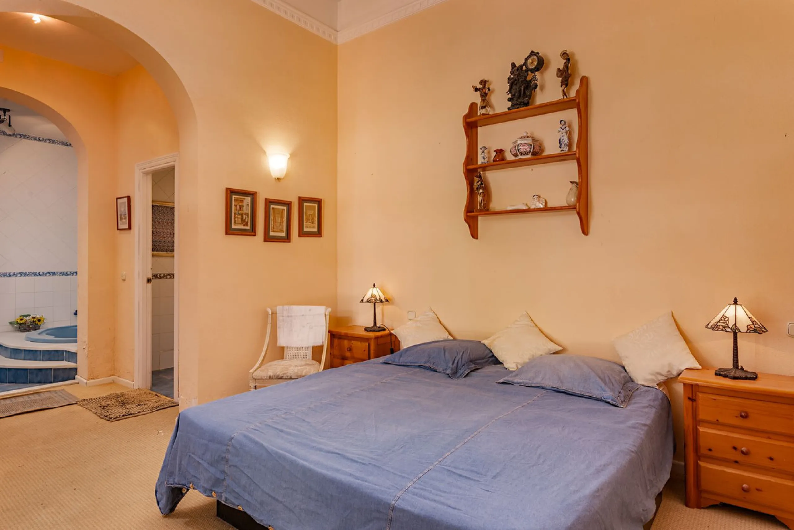An outstanding opportunity presents itself in the heart of the Costa del Sol: the Roman Oasis, a distinctive finca set just 3 kilometres from the sandy shores of San Luis de Sabinillas and Manilva. This exceptional estate combines authentic Andalusian atm
