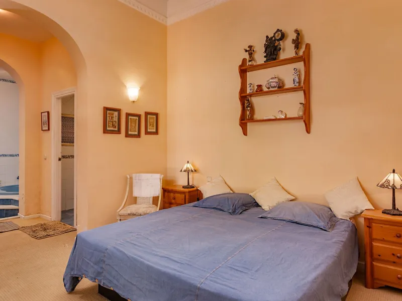 An outstanding opportunity presents itself in the heart of the Costa del Sol: the Roman Oasis, a distinctive finca set just 3 kilometres from the sandy shores of San Luis de Sabinillas and Manilva. This exceptional estate combines authentic Andalusian atm
