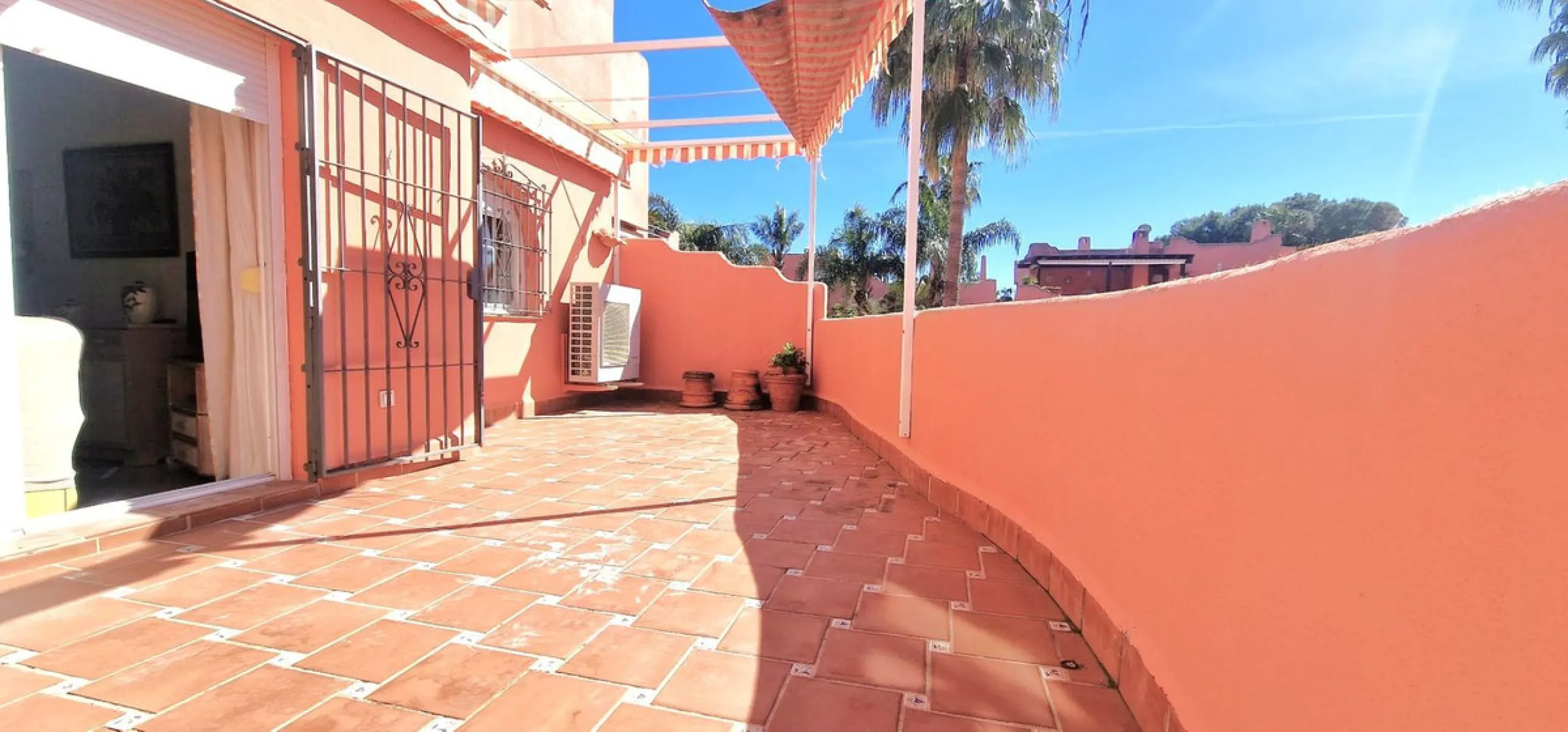 BEAUTIFUL BEACHFRONT APARTMENT WITH FANTASTIC TERRACE ON ONE OF MARBELLA'S BEST BEACHES!!
