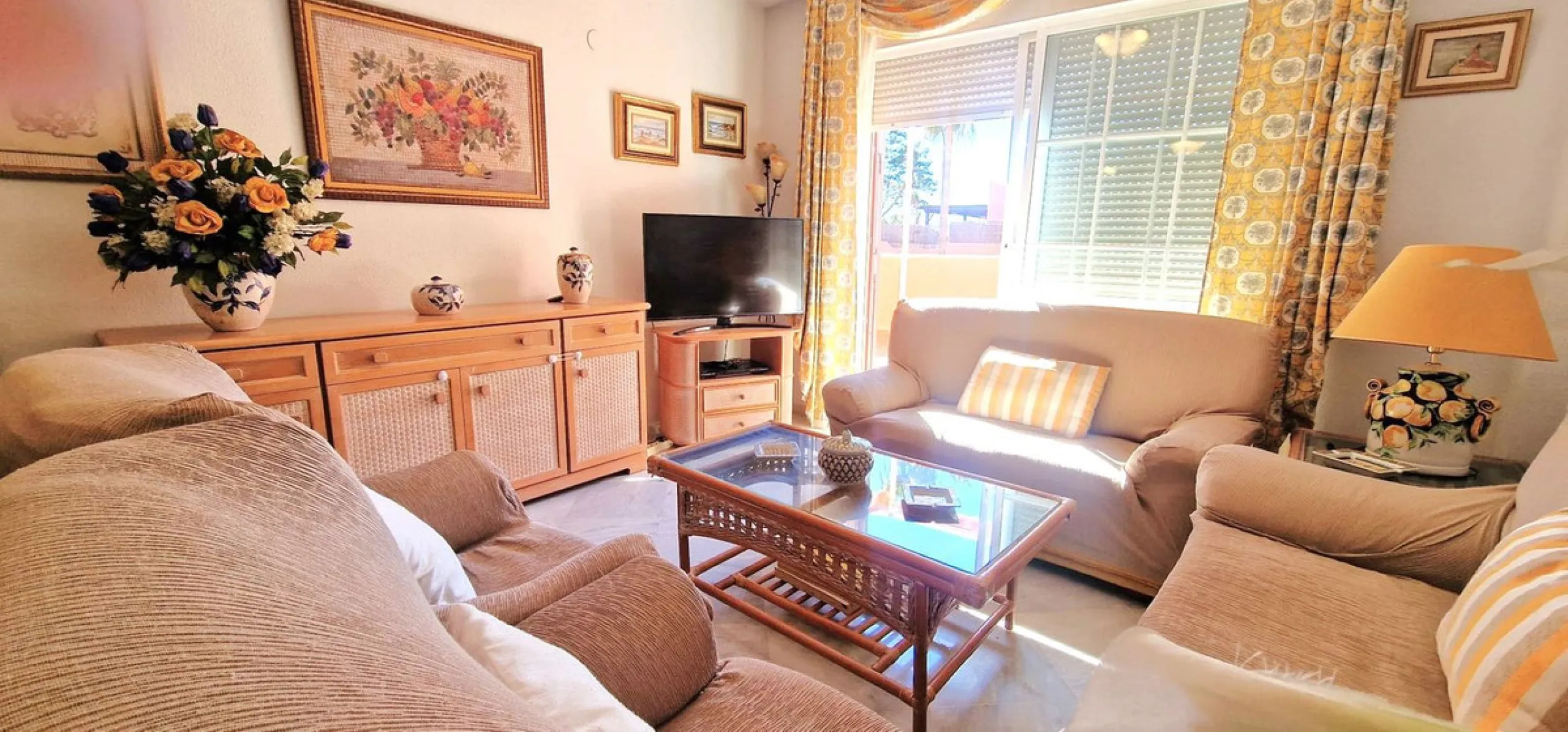 BEAUTIFUL BEACHFRONT APARTMENT WITH FANTASTIC TERRACE ON ONE OF MARBELLA'S BEST BEACHES!!
