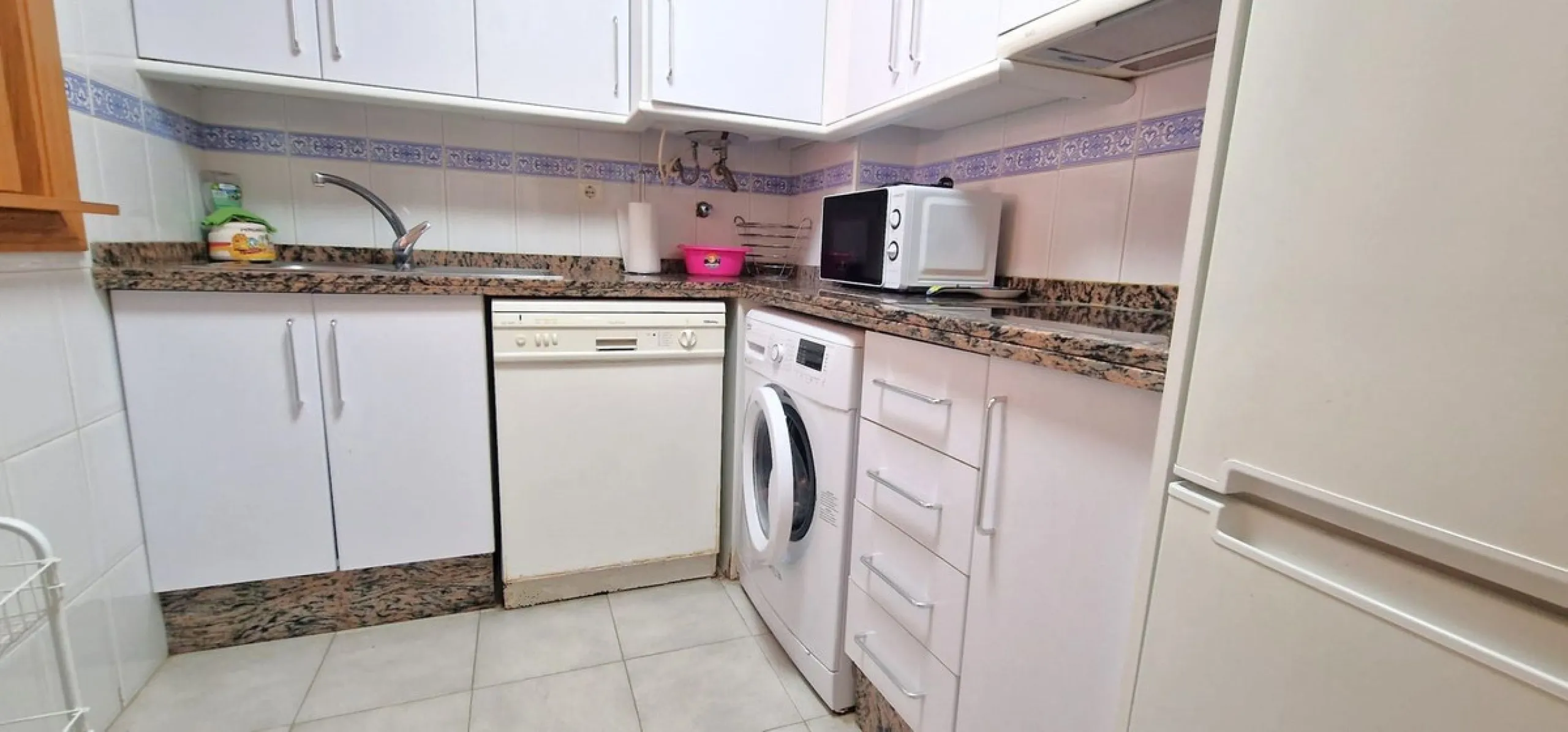 BEAUTIFUL BEACHFRONT APARTMENT WITH FANTASTIC TERRACE ON ONE OF MARBELLA'S BEST BEACHES!!