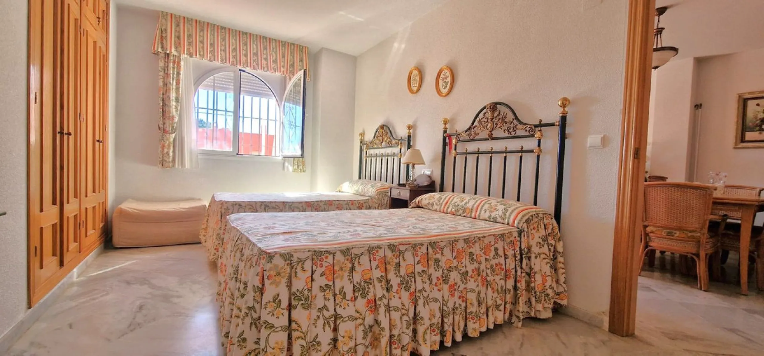 BEAUTIFUL BEACHFRONT APARTMENT WITH FANTASTIC TERRACE ON ONE OF MARBELLA'S BEST BEACHES!!