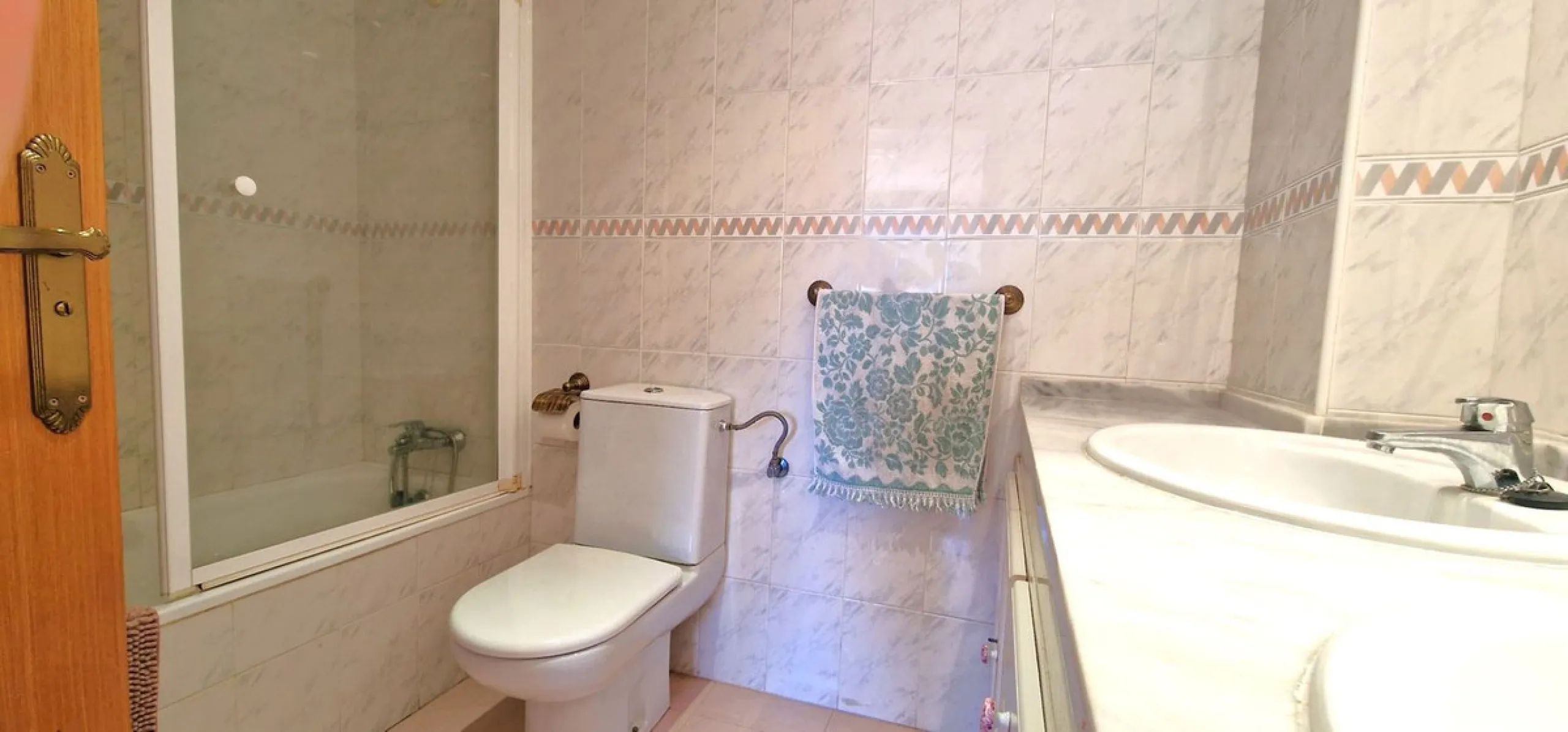 BEAUTIFUL BEACHFRONT APARTMENT WITH FANTASTIC TERRACE ON ONE OF MARBELLA'S BEST BEACHES!!