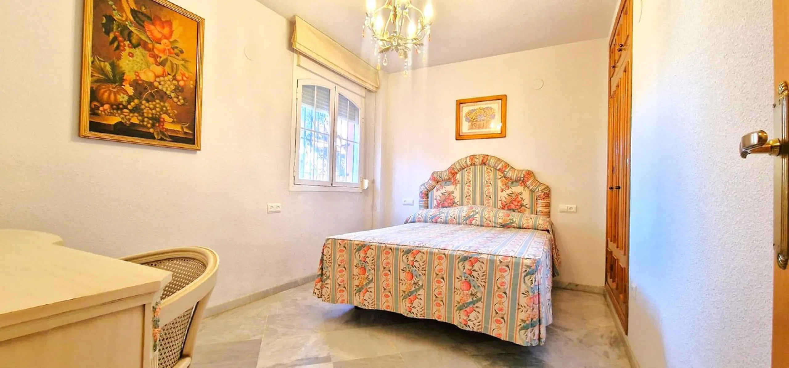 BEAUTIFUL BEACHFRONT APARTMENT WITH FANTASTIC TERRACE ON ONE OF MARBELLA'S BEST BEACHES!!