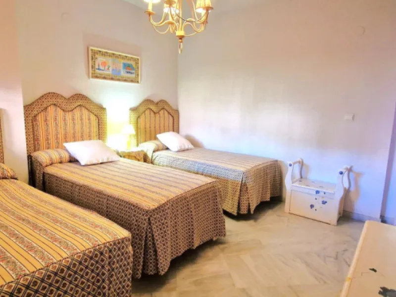 BEAUTIFUL BEACHFRONT APARTMENT WITH FANTASTIC TERRACE ON ONE OF MARBELLA'S BEST BEACHES!!