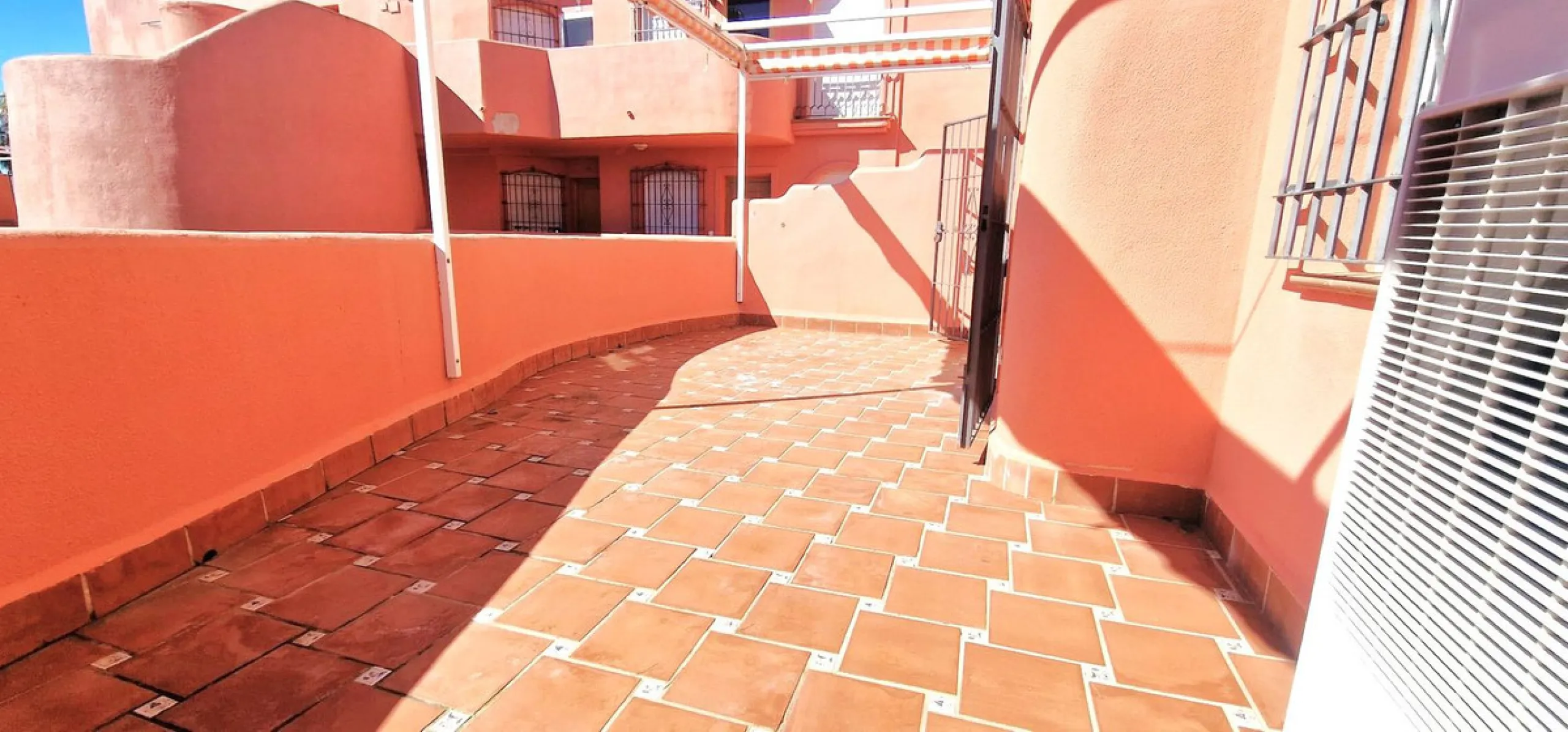 BEAUTIFUL BEACHFRONT APARTMENT WITH FANTASTIC TERRACE ON ONE OF MARBELLA'S BEST BEACHES!!