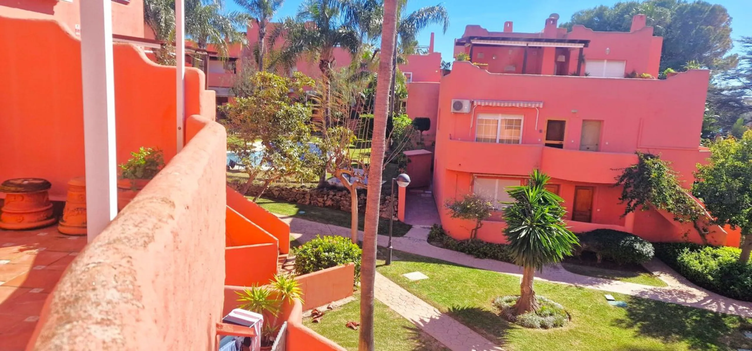 BEAUTIFUL BEACHFRONT APARTMENT WITH FANTASTIC TERRACE ON ONE OF MARBELLA'S BEST BEACHES!!
