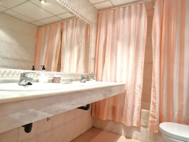 BEAUTIFUL BEACHFRONT APARTMENT WITH FANTASTIC TERRACE ON ONE OF MARBELLA'S BEST BEACHES!!