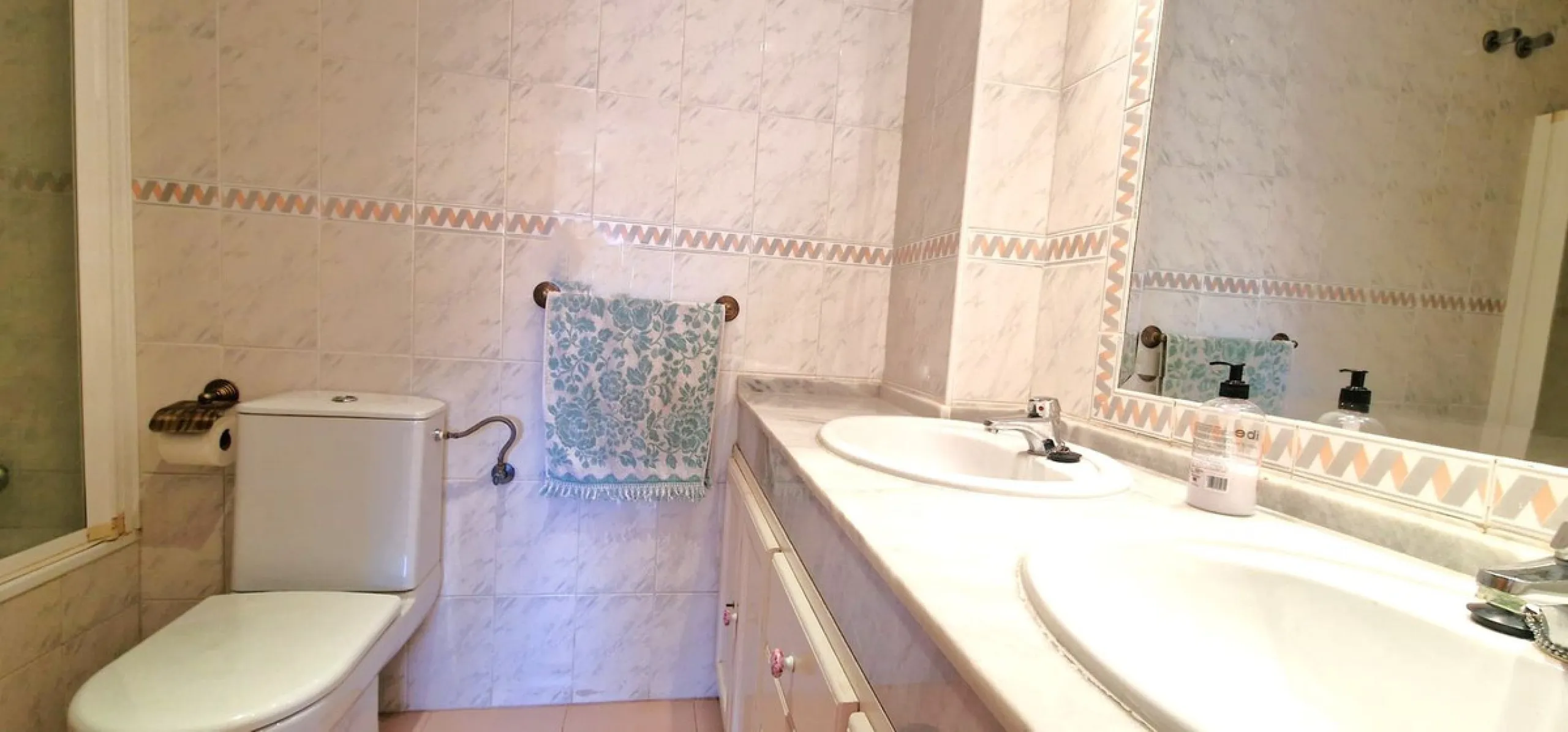 BEAUTIFUL BEACHFRONT APARTMENT WITH FANTASTIC TERRACE ON ONE OF MARBELLA'S BEST BEACHES!!