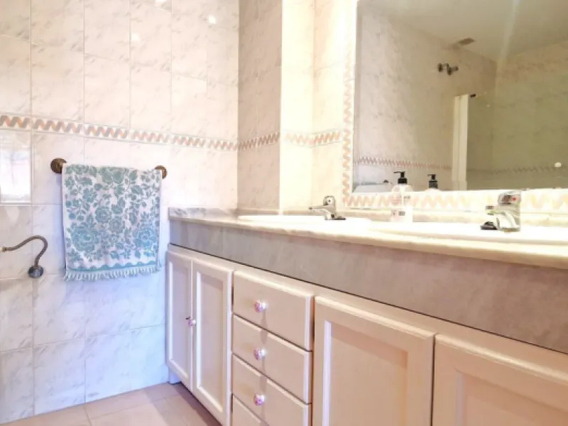 BEAUTIFUL BEACHFRONT APARTMENT WITH FANTASTIC TERRACE ON ONE OF MARBELLA'S BEST BEACHES!!