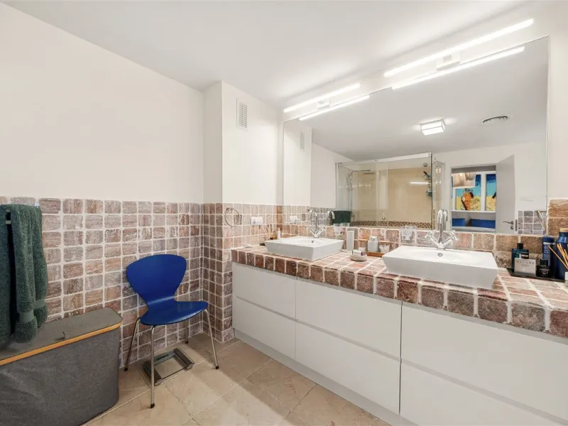Exceptional panoramic duplex penthouse is located in the prestigious Los Flamingos Golf Resort and offers four bedrooms and two and a half bathrooms, beautifully presented in a refined modern rustic style.