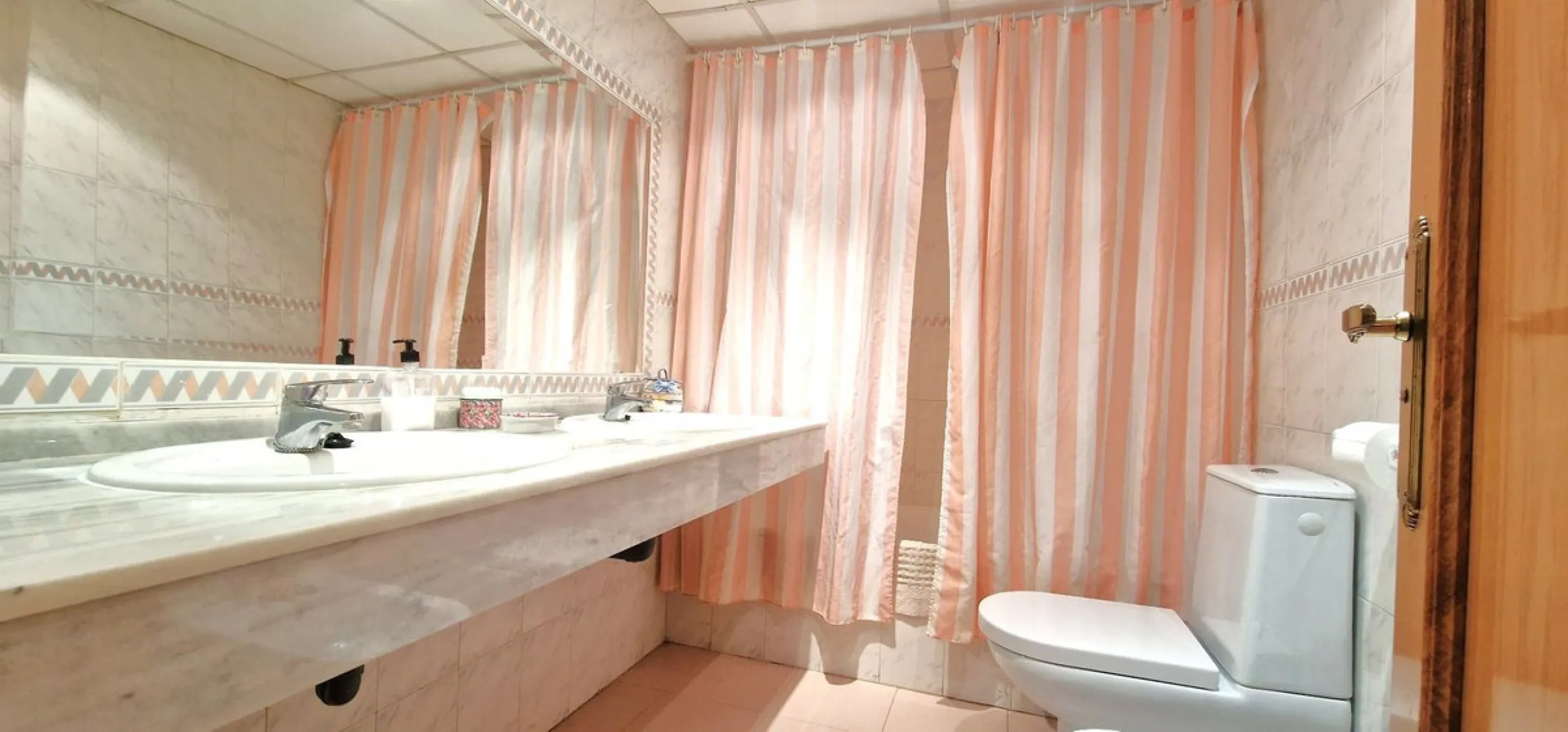 BEAUTIFUL BEACHFRONT APARTMENT WITH FANTASTIC TERRACE ON ONE OF MARBELLA'S BEST BEACHES!!