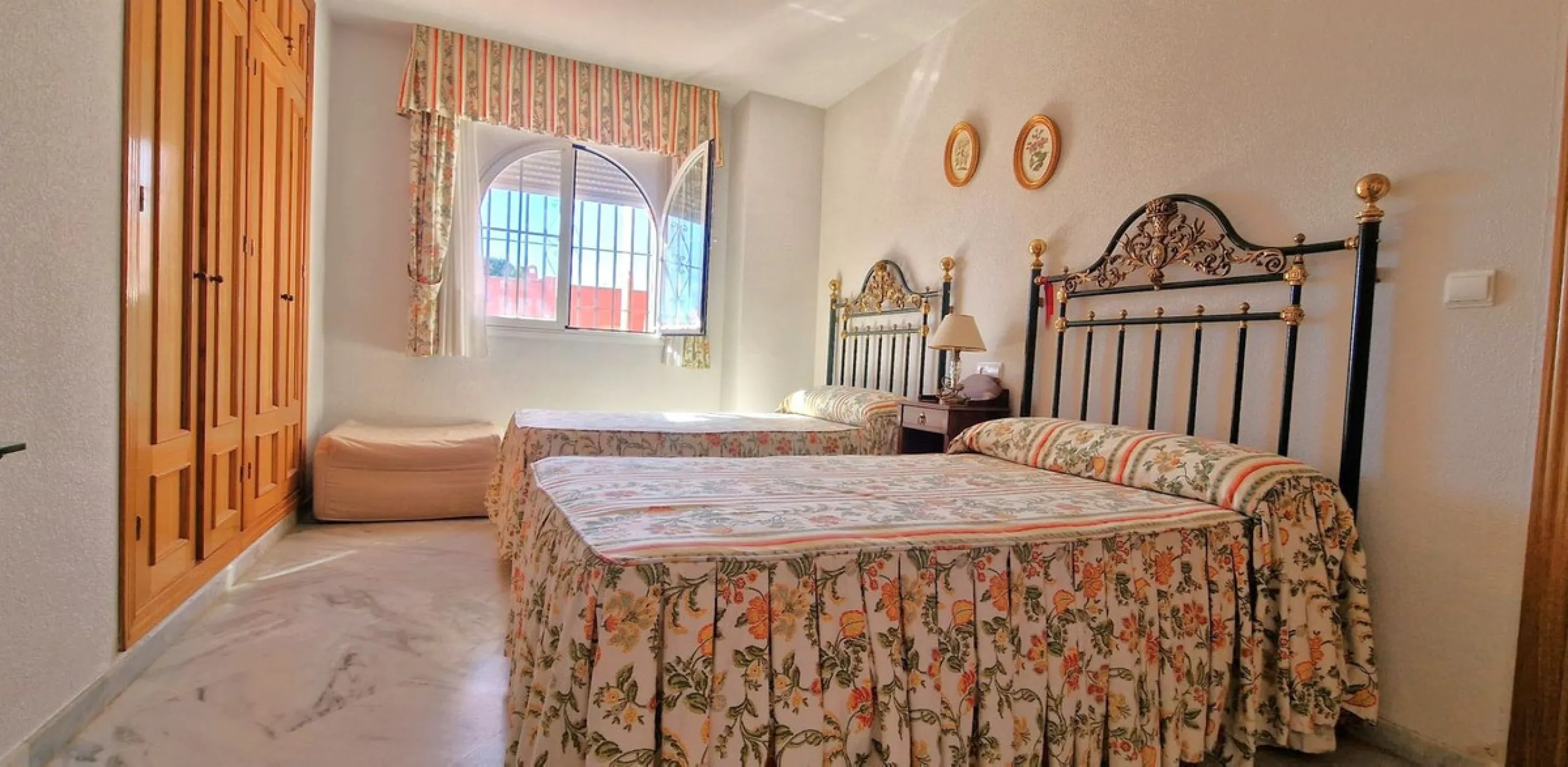 BEAUTIFUL BEACHFRONT APARTMENT WITH FANTASTIC TERRACE ON ONE OF MARBELLA'S BEST BEACHES!!