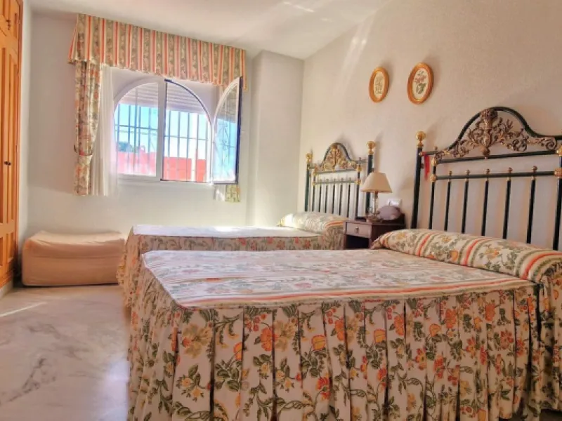 BEAUTIFUL BEACHFRONT APARTMENT WITH FANTASTIC TERRACE ON ONE OF MARBELLA'S BEST BEACHES!!