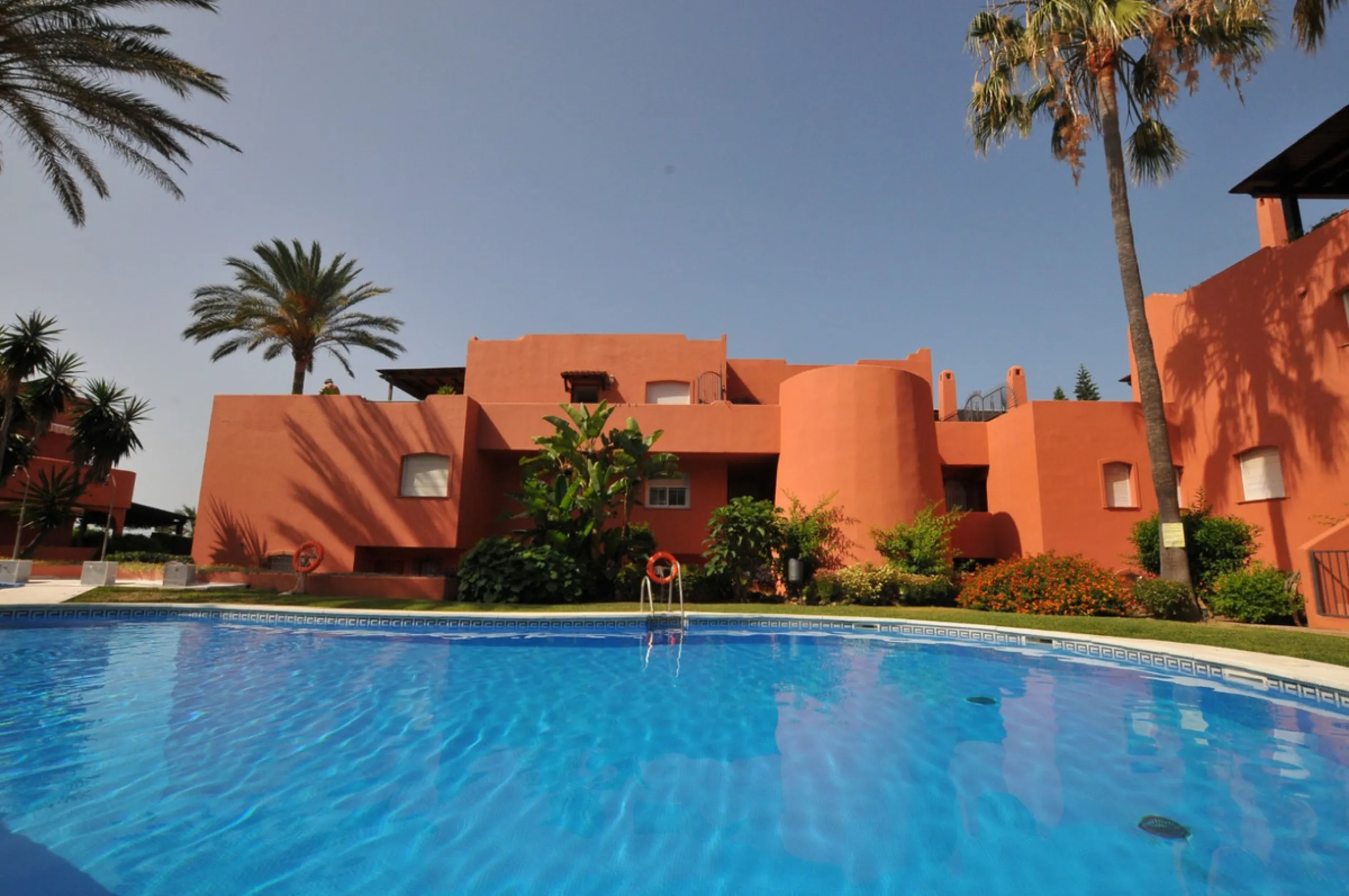 BEAUTIFUL BEACHFRONT APARTMENT WITH FANTASTIC TERRACE ON ONE OF MARBELLA'S BEST BEACHES!!