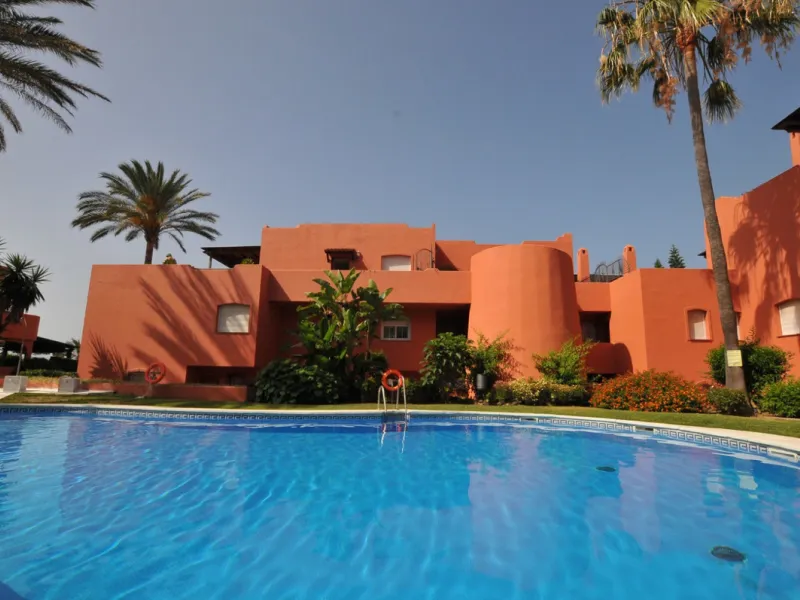 BEAUTIFUL BEACHFRONT APARTMENT WITH FANTASTIC TERRACE ON ONE OF MARBELLA'S BEST BEACHES!!