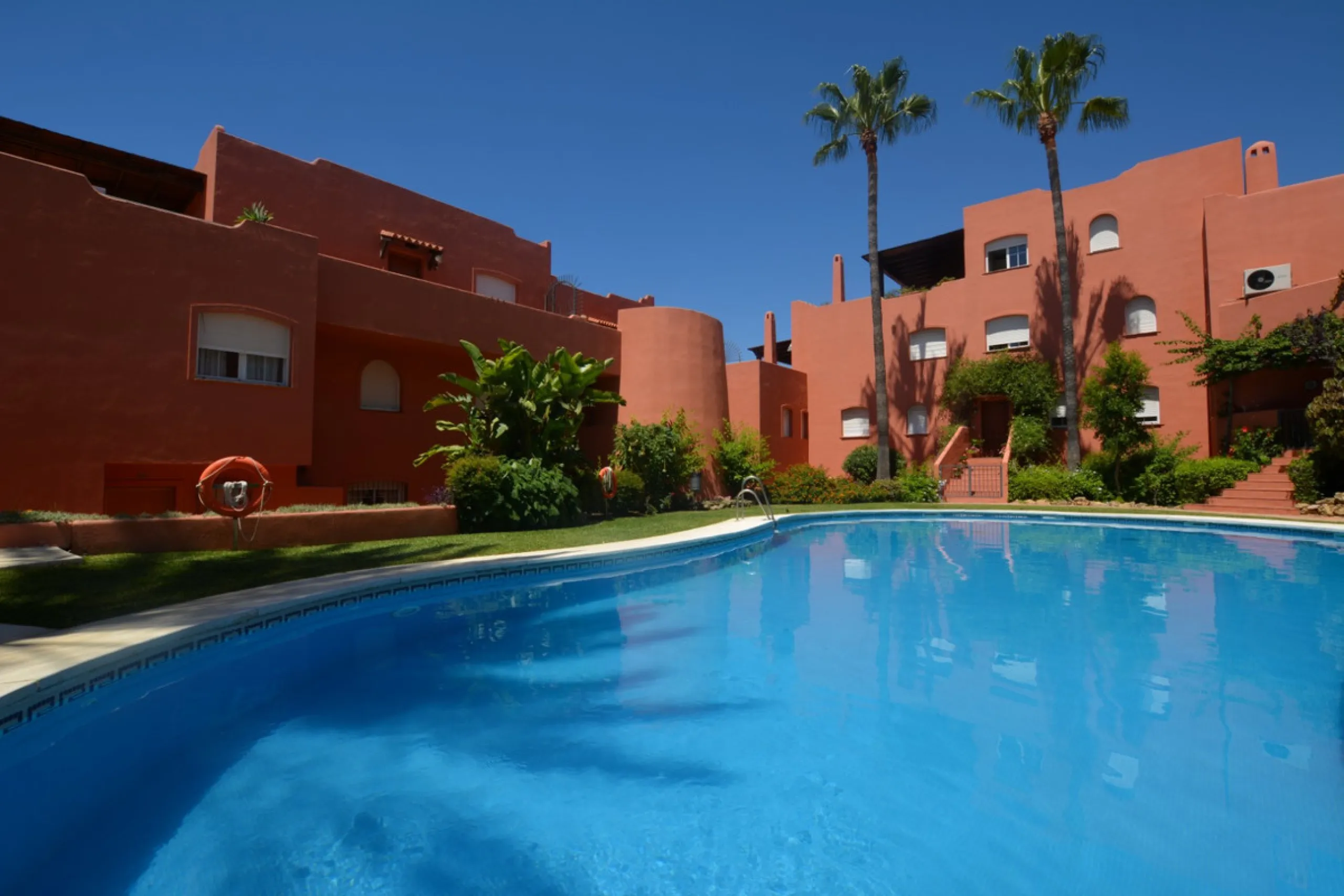 BEAUTIFUL BEACHFRONT APARTMENT WITH FANTASTIC TERRACE ON ONE OF MARBELLA'S BEST BEACHES!!
